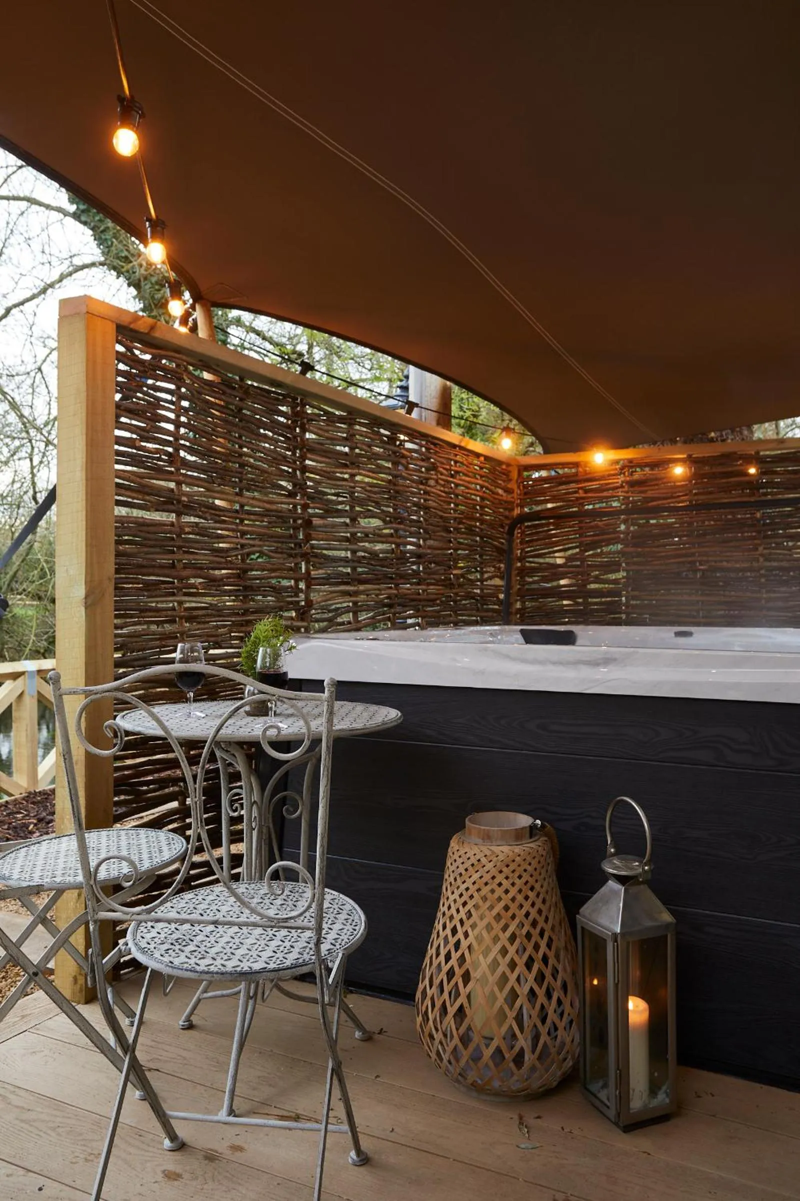 Hot Tub in Wild Thyme & Honey - Cirencester-Cotswolds