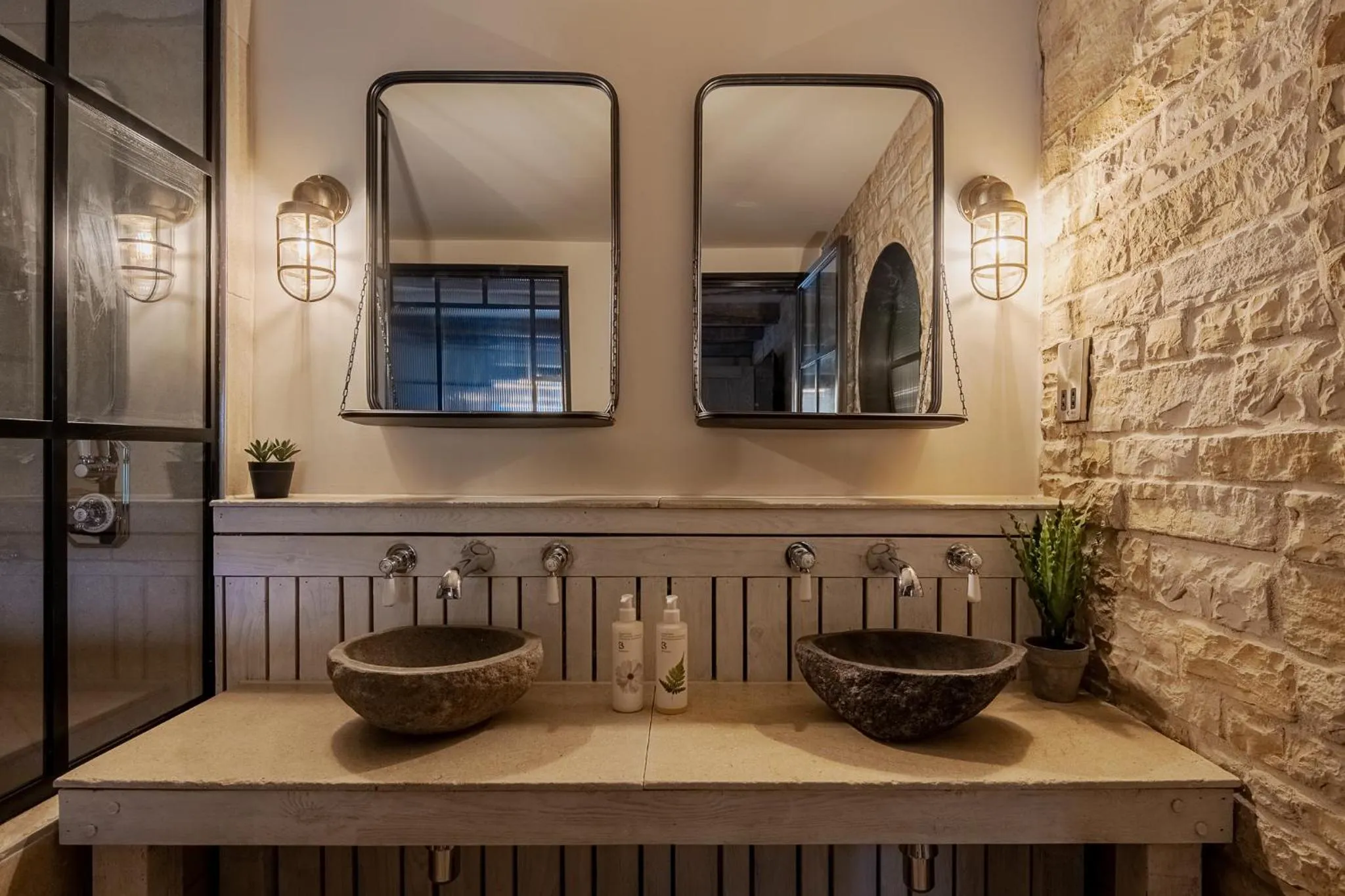 Bathroom in Wild Thyme & Honey - Cirencester-Cotswolds