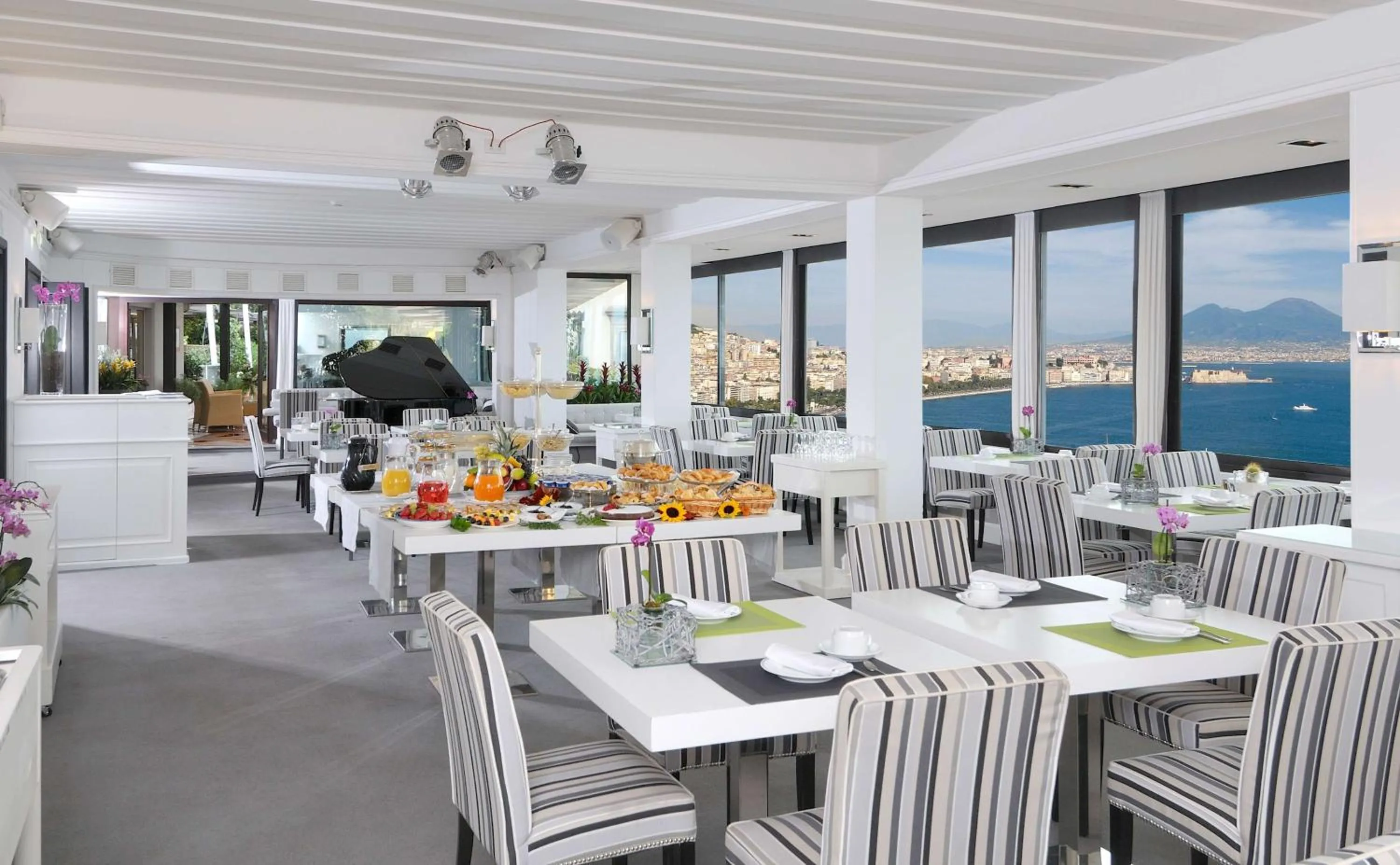 Restaurant/places to eat in BW Signature Collection Hotel Paradiso