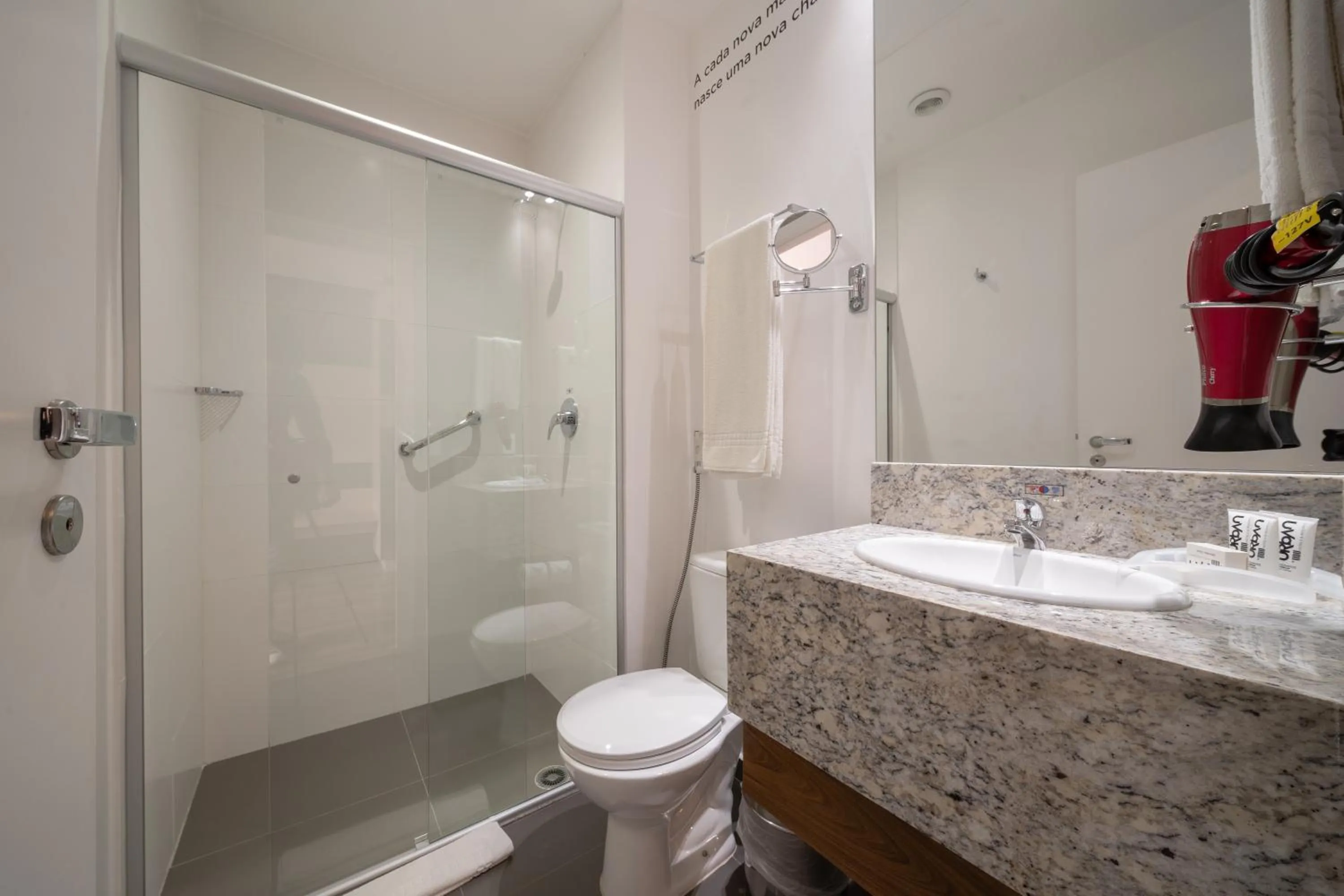 Bathroom in URBAN by UNU Osasco Hotel