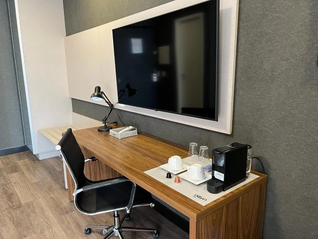 TV and multimedia in URBAN by UNU Osasco Hotel