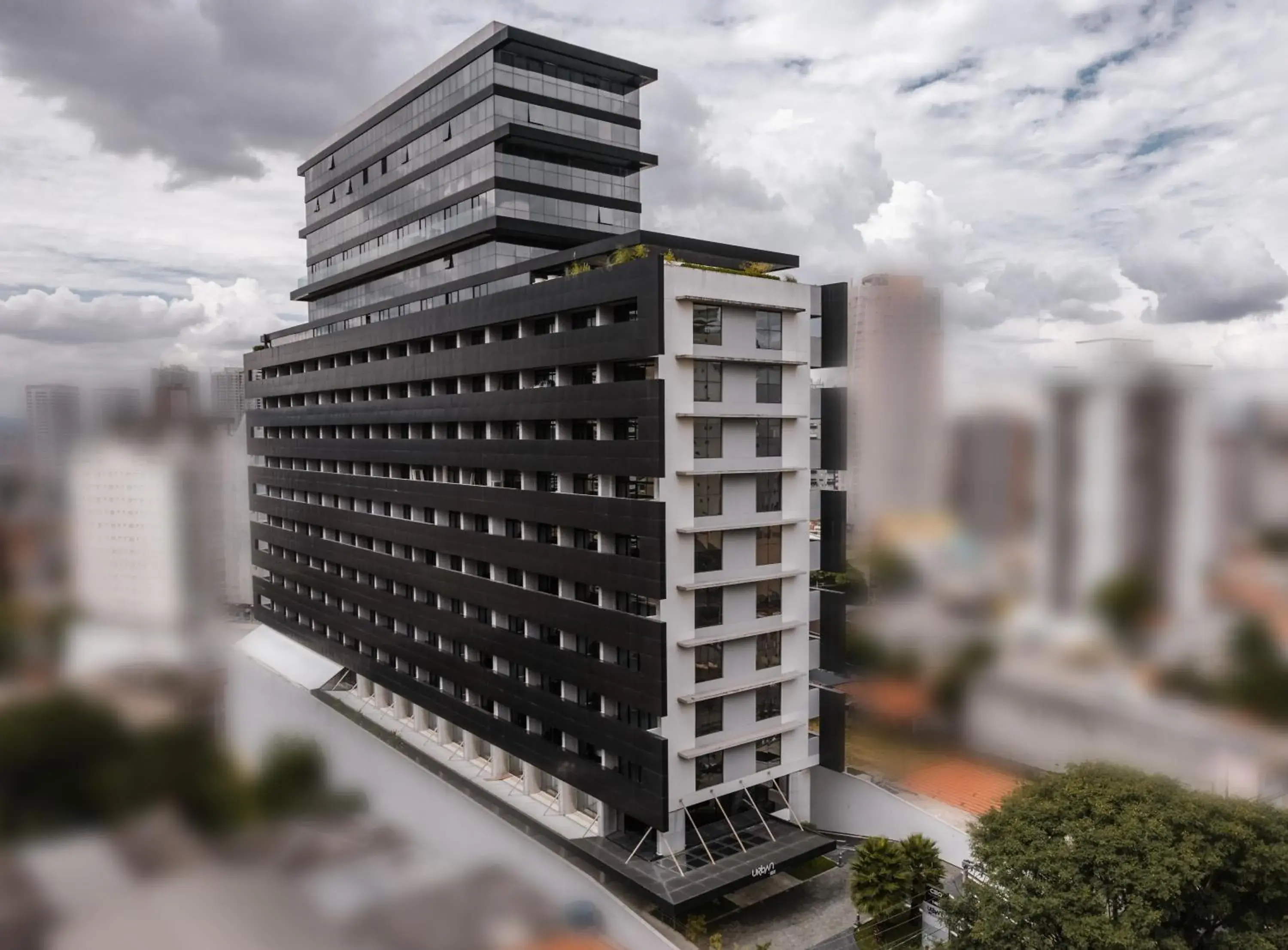 Property building in URBAN by UNU Osasco Hotel Property building in URBAN by UNU Osasco Hotel