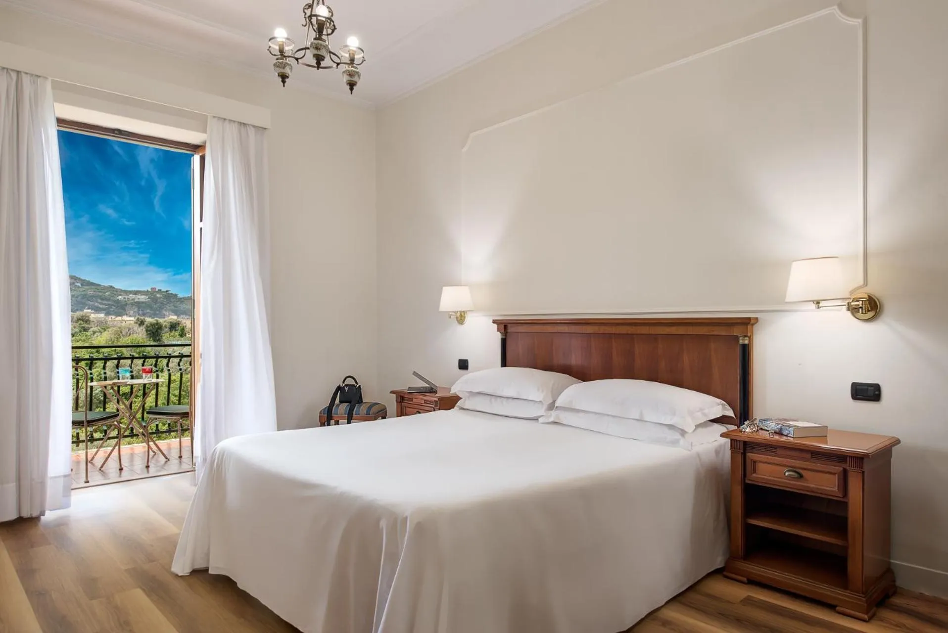 Bed in Majestic Palace Hotel