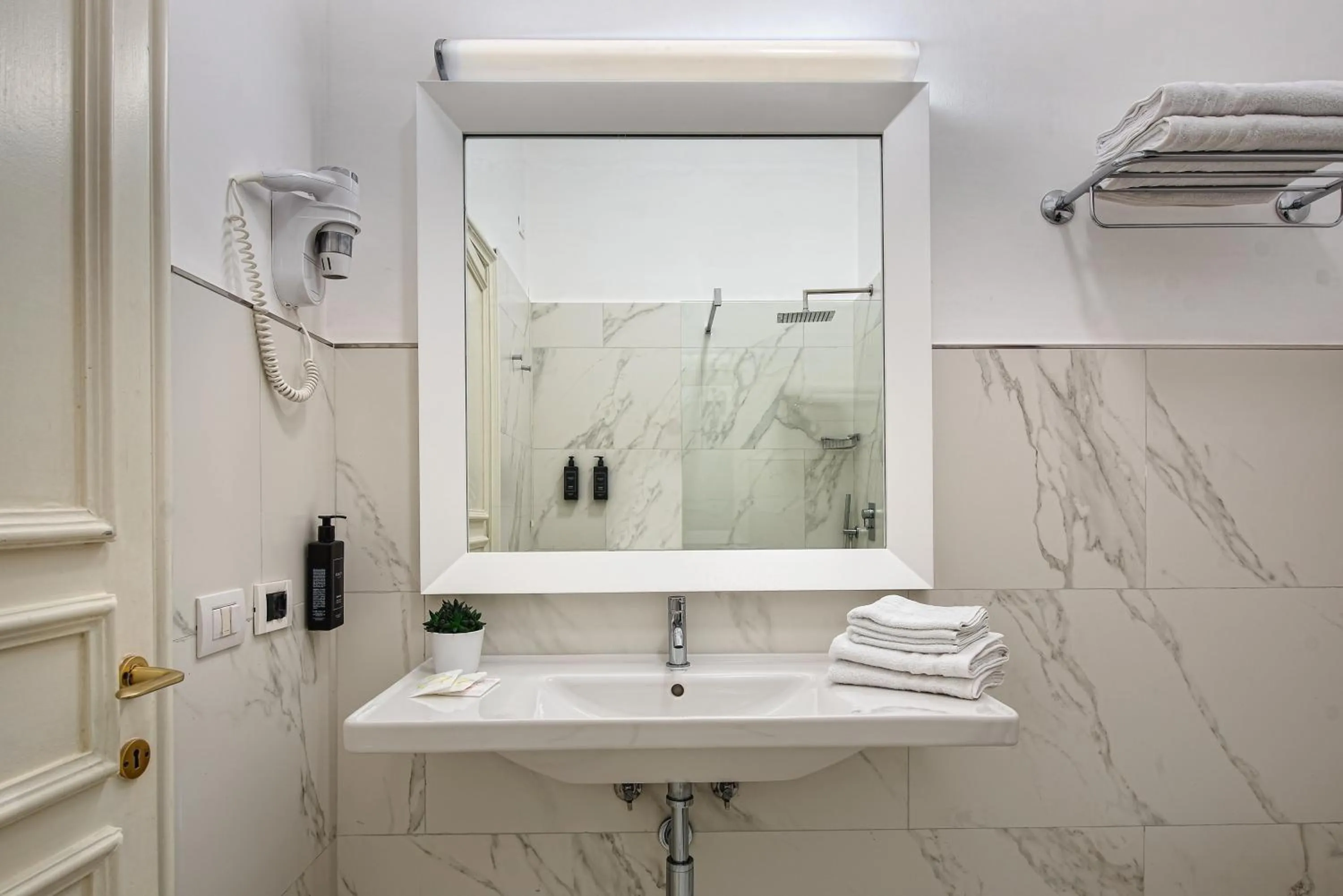 Bathroom in Majestic Palace Hotel