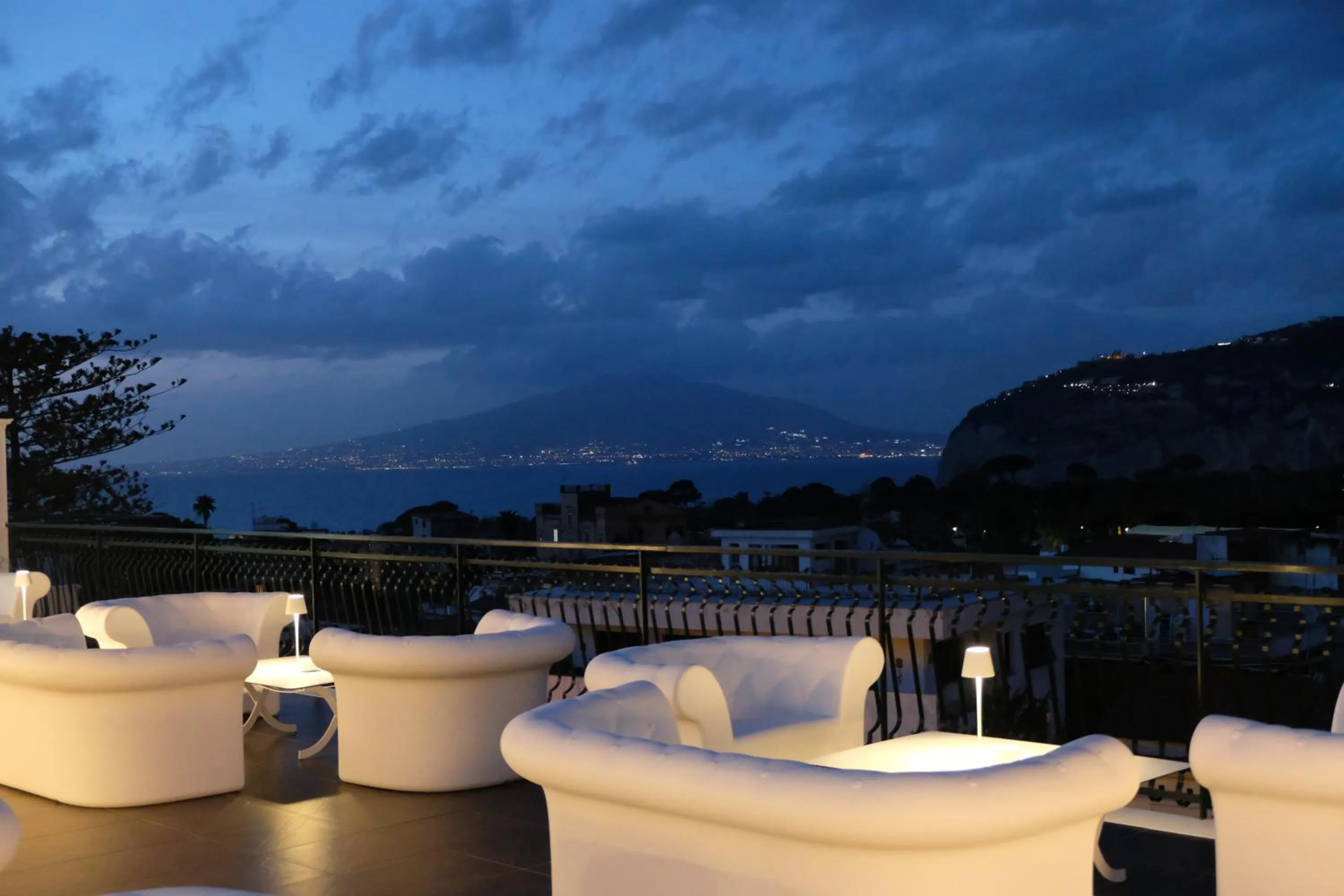 Restaurant/places to eat in Majestic Palace Hotel