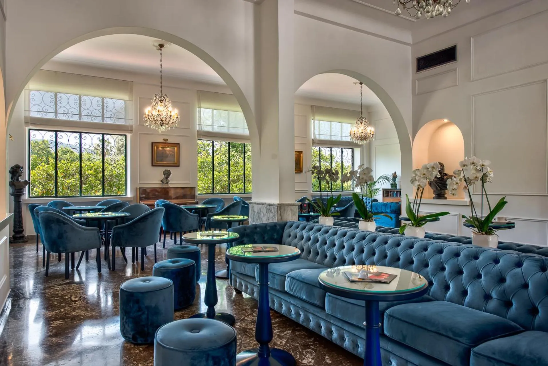 Restaurant/places to eat in Majestic Palace Hotel