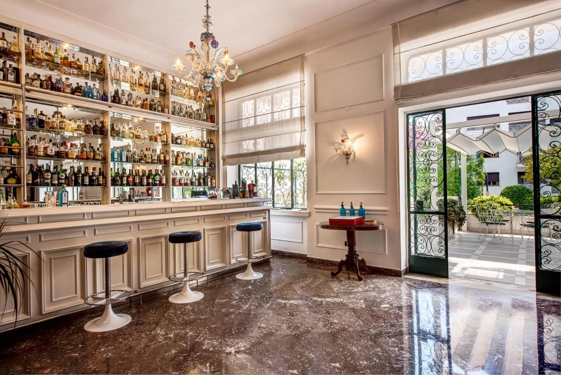 Restaurant/places to eat in Majestic Palace Hotel