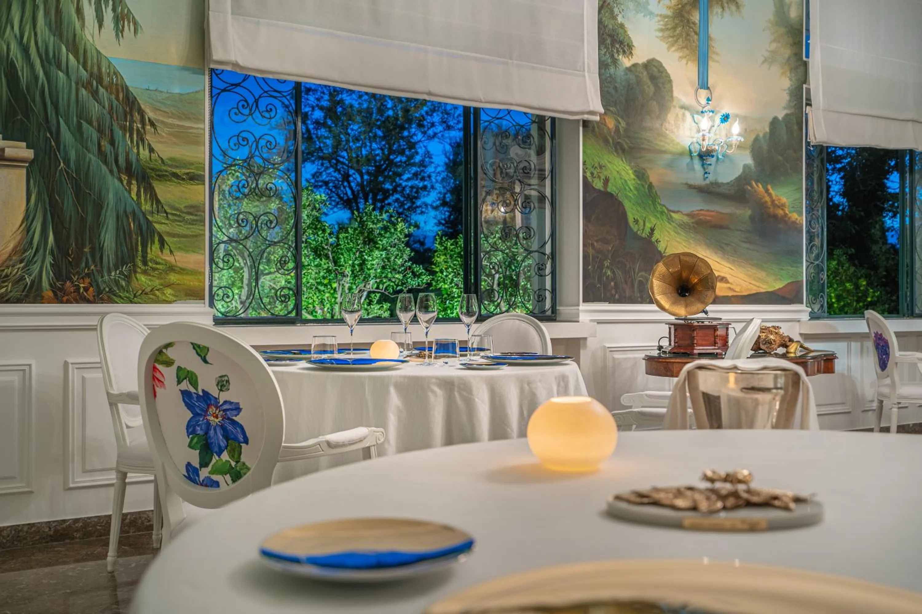 Restaurant/places to eat in Majestic Palace Hotel