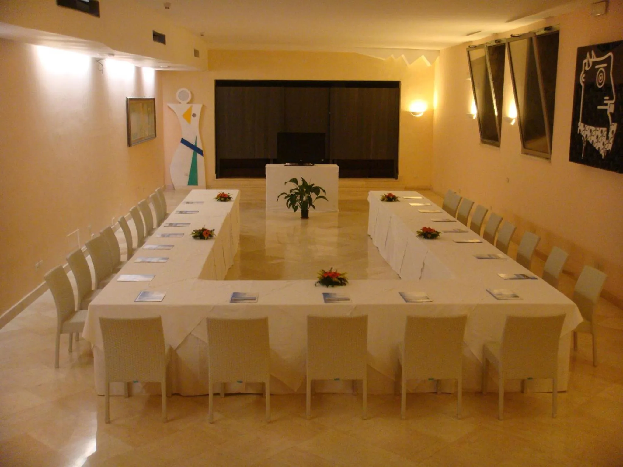 Business facilities in Art Hotel Gran Paradiso