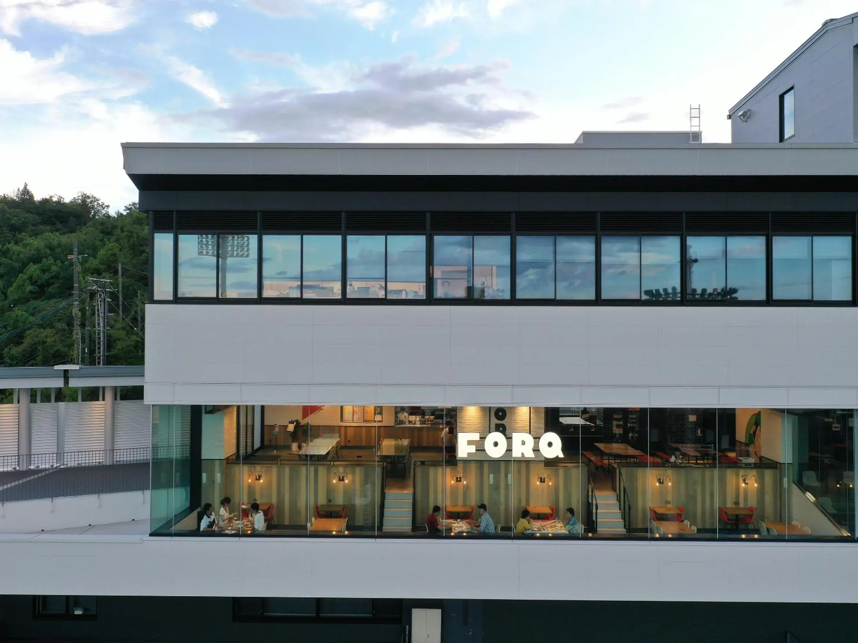 Property building in SETOUCHI KEIRIN HOTEL 10 by Onko Chishin Property building in SETOUCHI KEIRIN HOTEL 10 by Onko Chishin