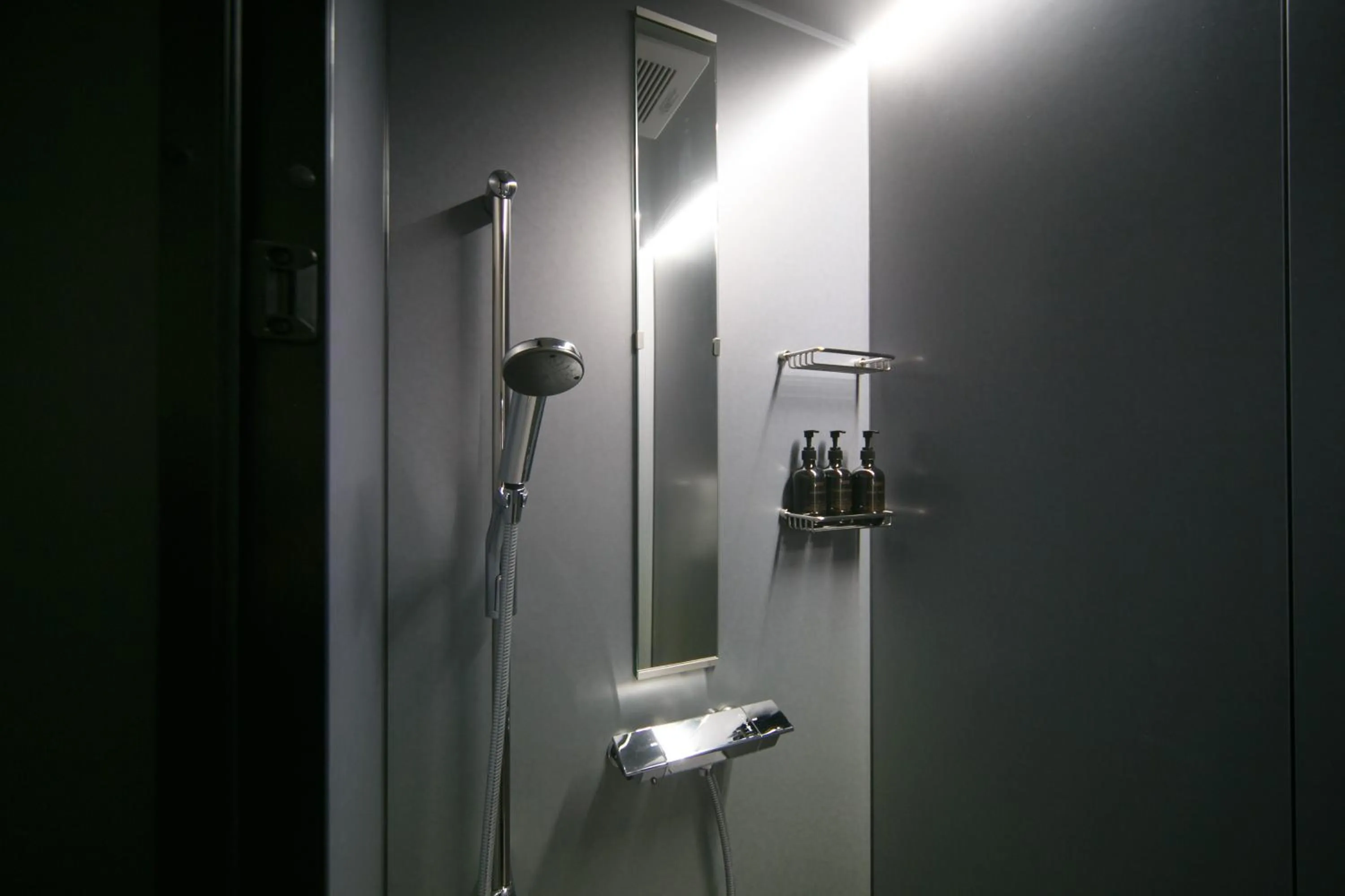 Shower in SETOUCHI KEIRIN HOTEL 10 by Onko Chishin
