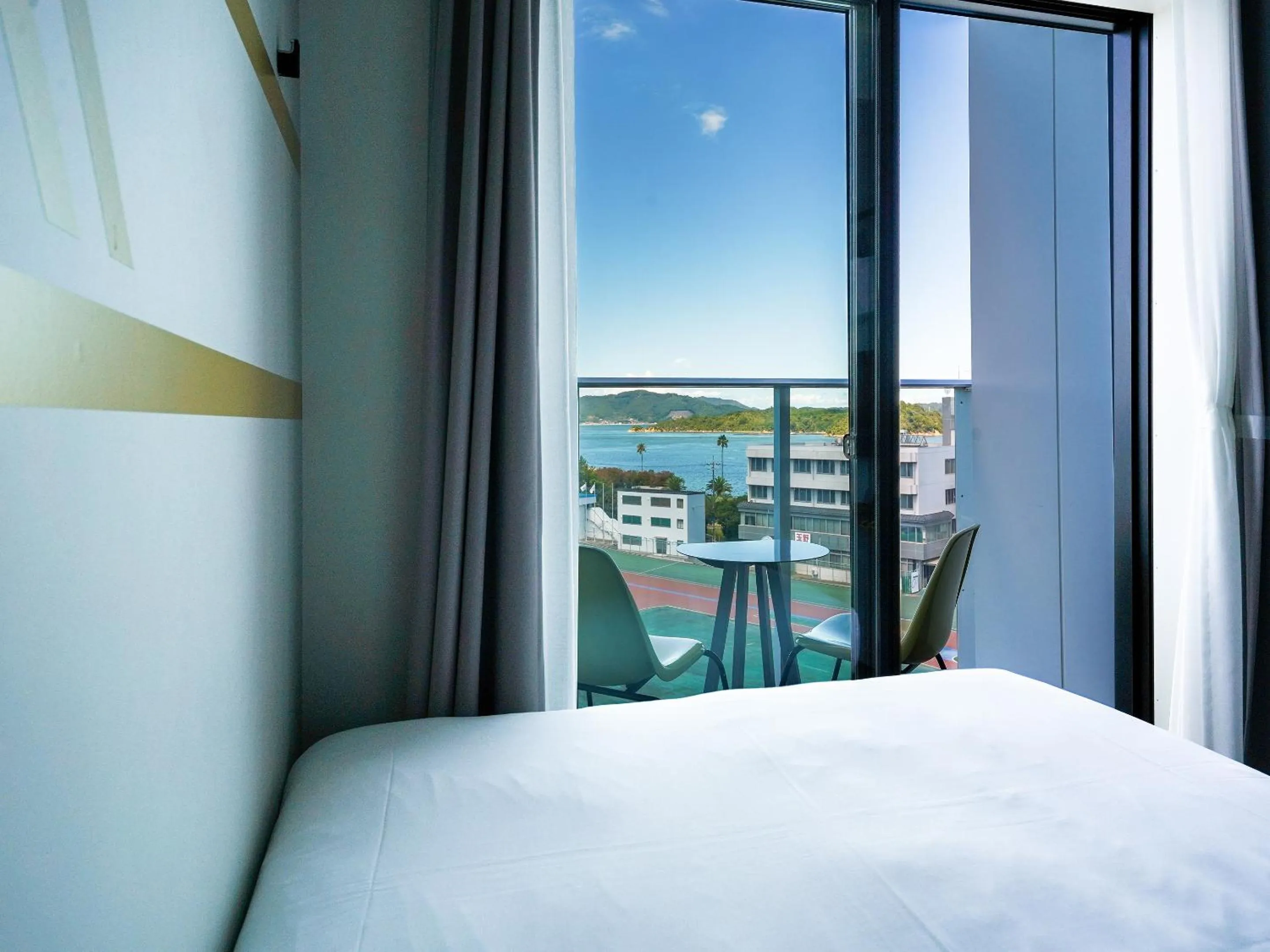 Balcony/Terrace, Bed in SETOUCHI KEIRIN HOTEL 10 by Onko Chishin