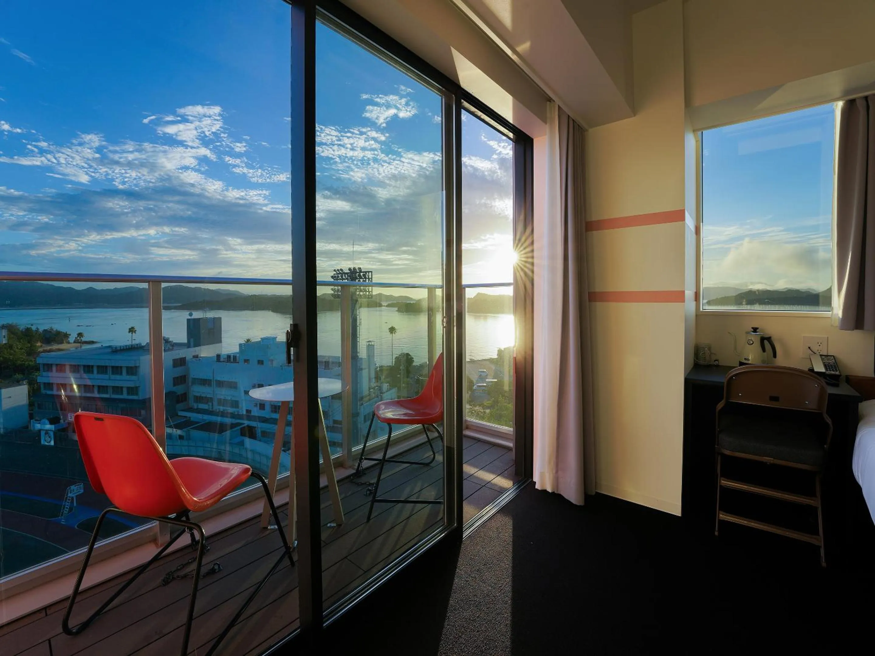 Balcony/Terrace in SETOUCHI KEIRIN HOTEL 10 by Onko Chishin
