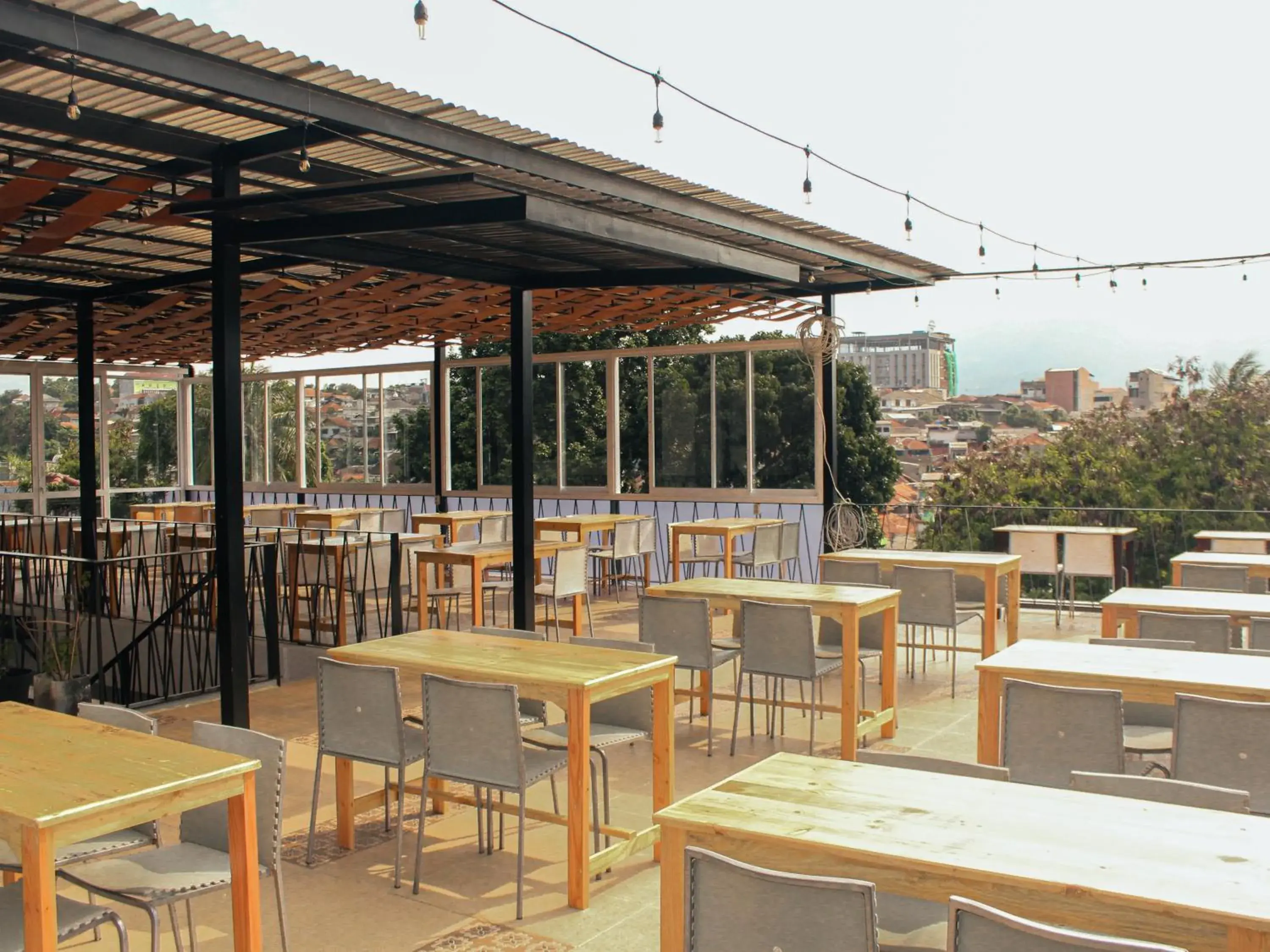 Restaurant/places to eat in Rion Hostel Bogor Restaurant/places to eat in Rion Hostel Bogor