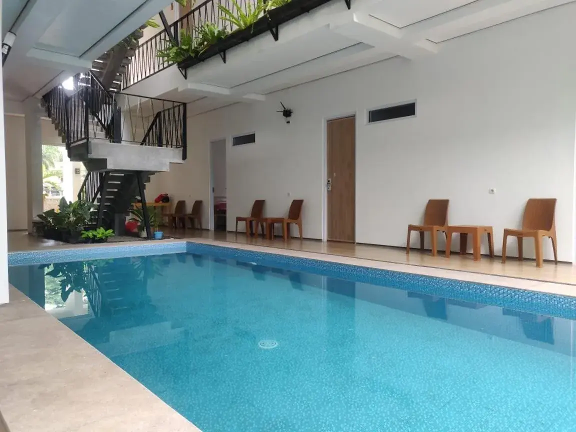Swimming pool in Rion Hostel Bogor Swimming pool in Rion Hostel Bogor