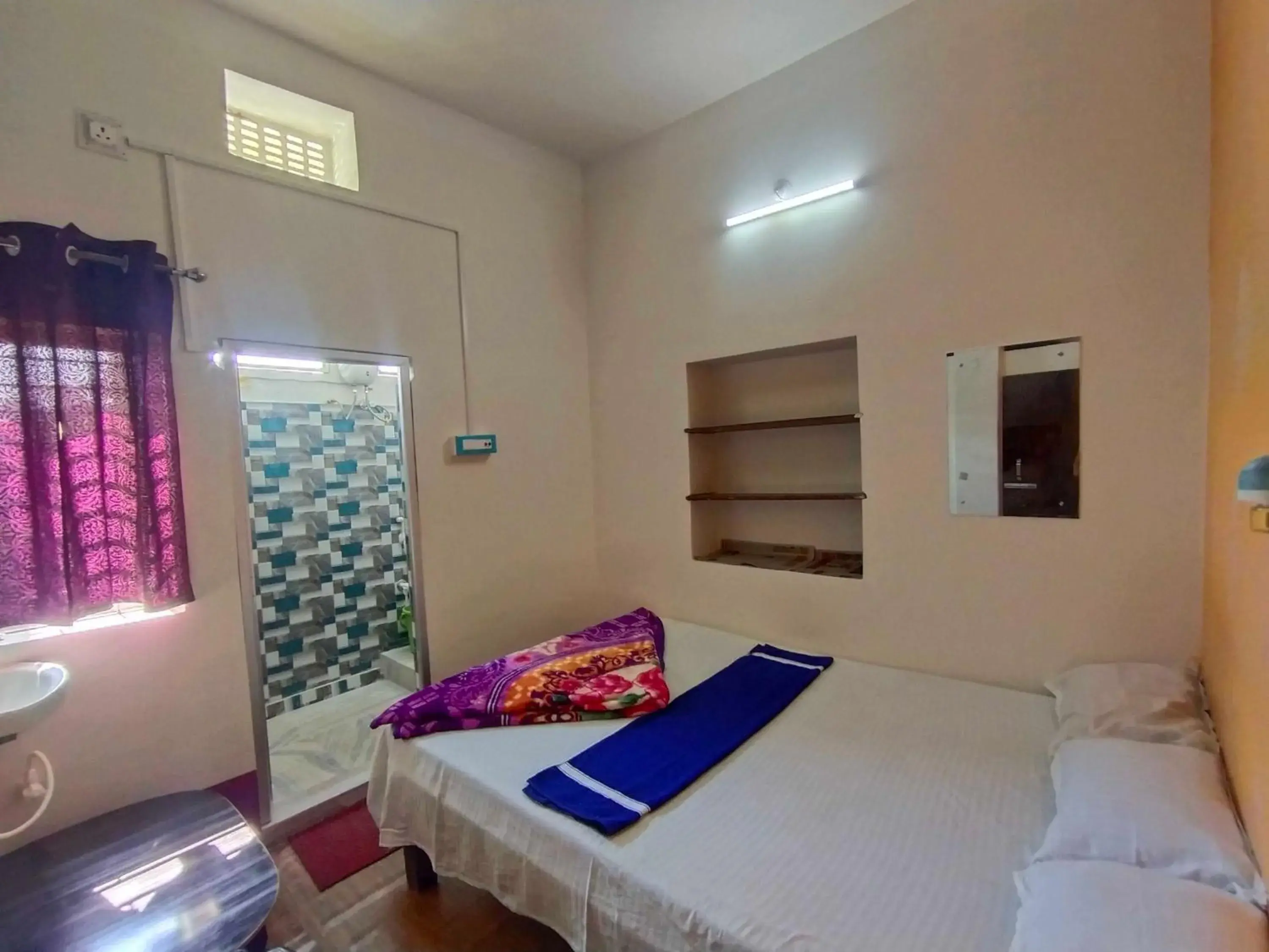 Bedroom in SPOT ON Ganguly Hotel Lodging And Fooding Bedroom in SPOT ON Ganguly Hotel Lodging And Fooding