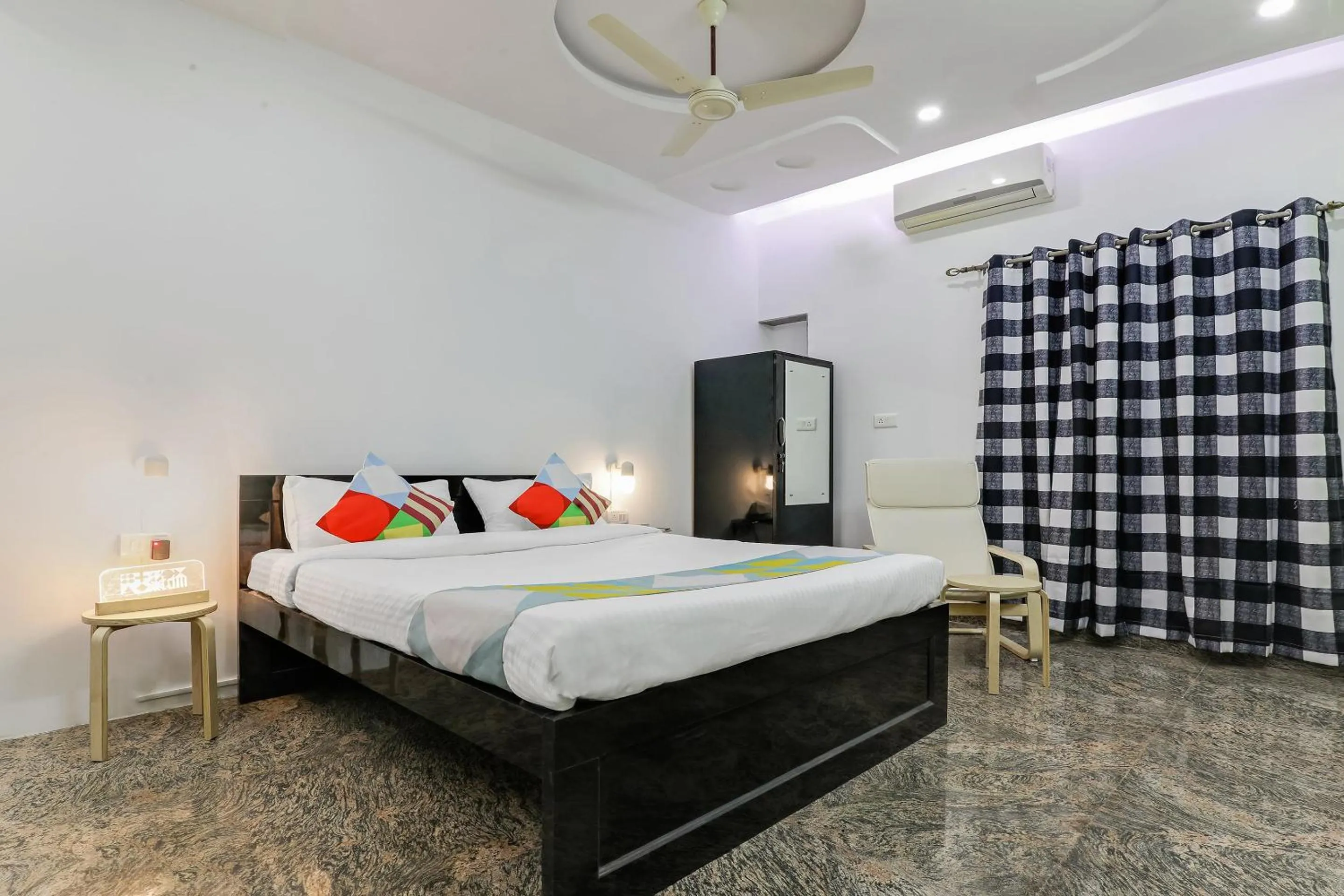 Bedroom, Bed in Hotel O Summer Hill Guest House