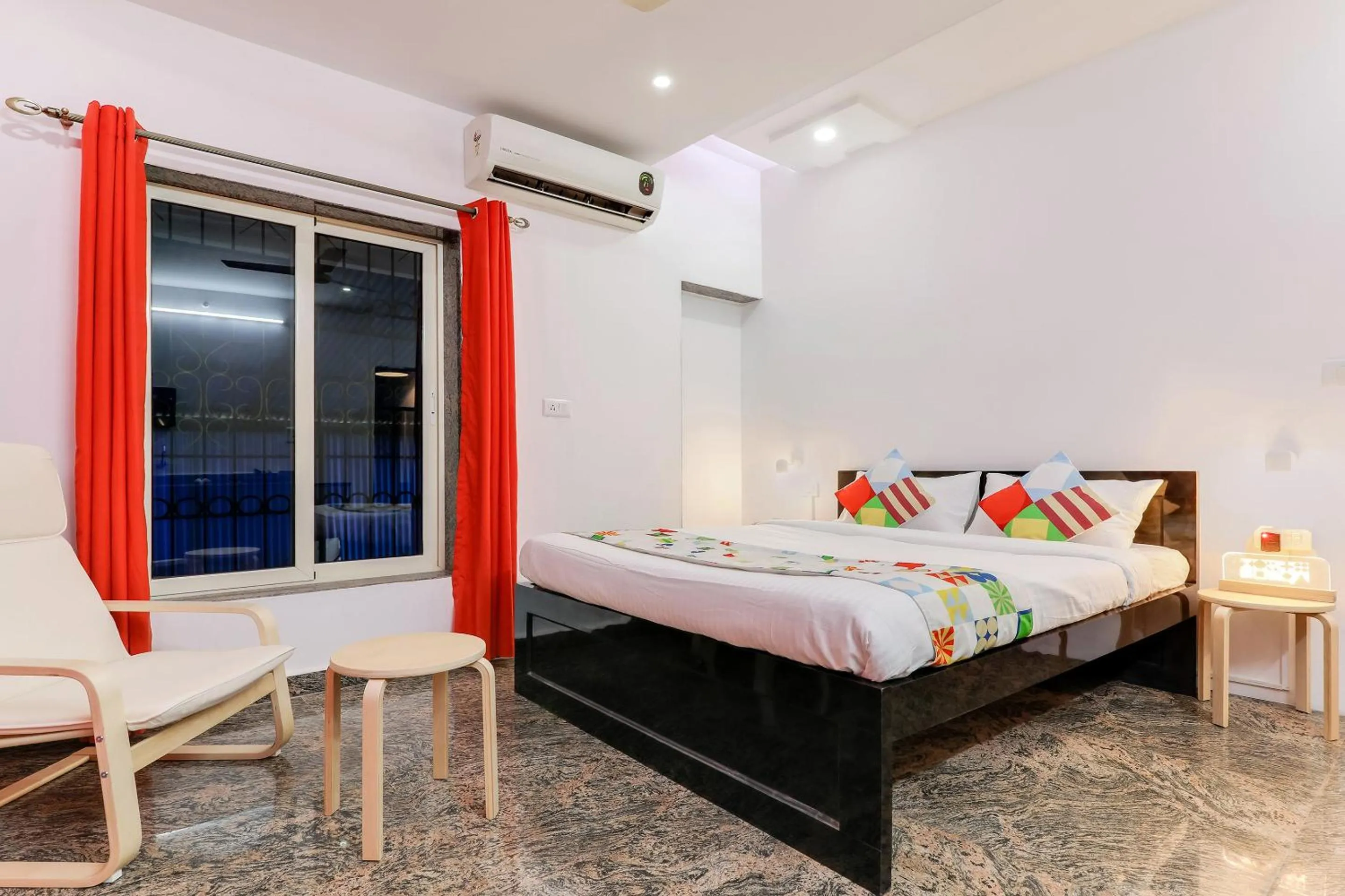 Bedroom, Bed in Hotel O Summer Hill Guest House