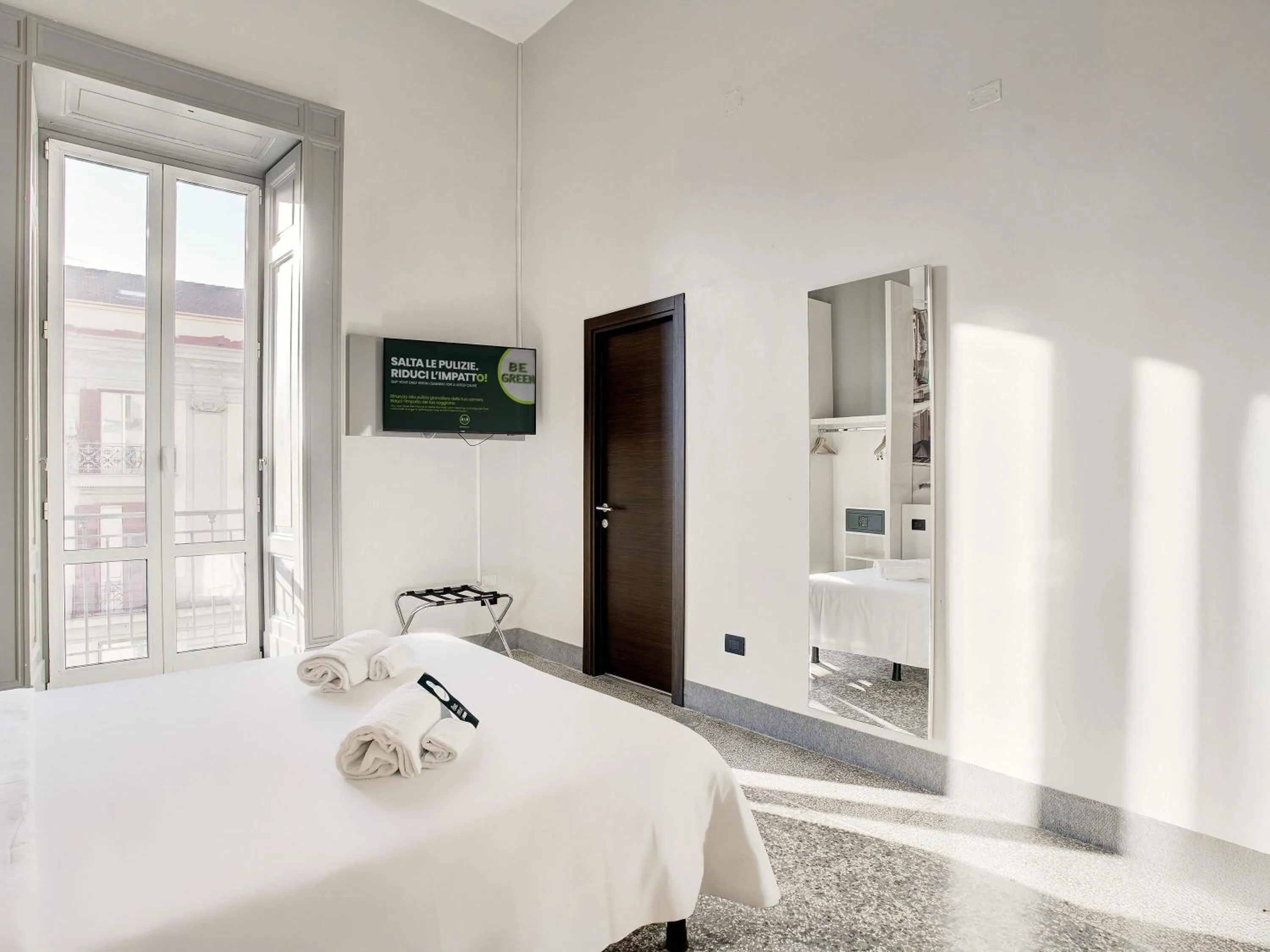 Photo of the whole room in B&B Hotel Napoli