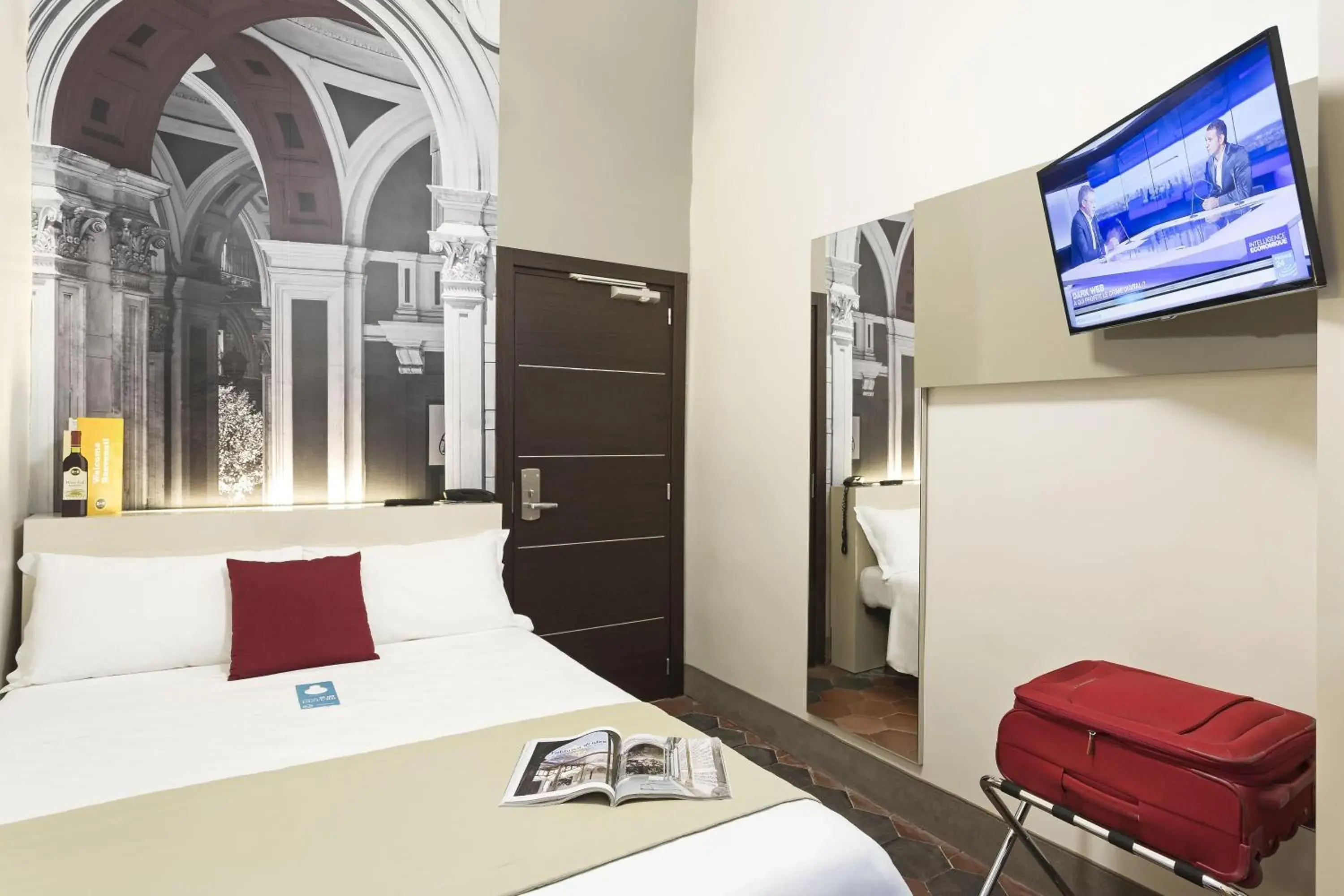 Single Room in B&B Hotel Napoli Single Room in B&B Hotel Napoli