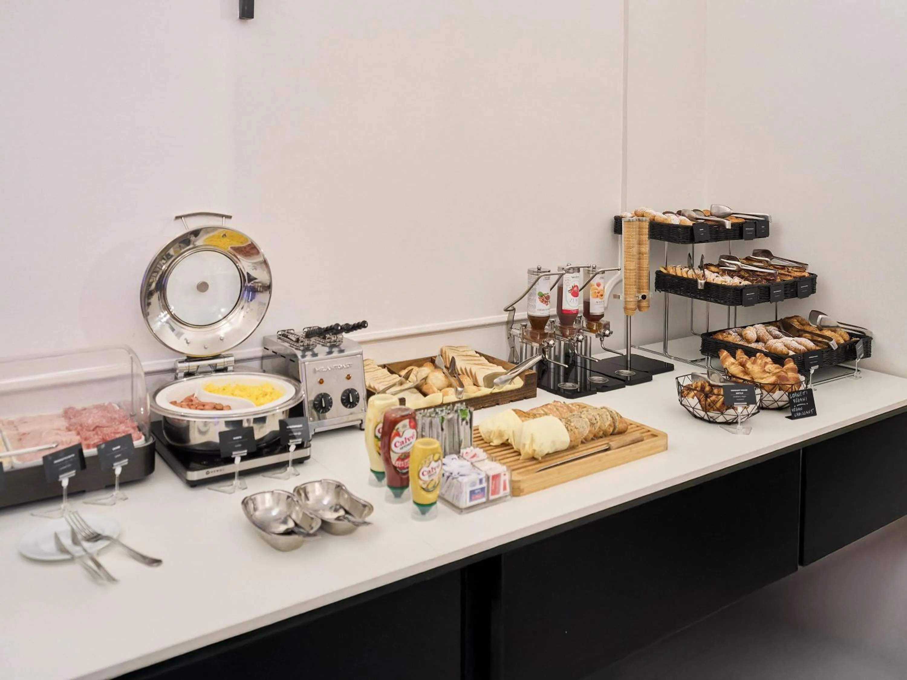 Restaurant/places to eat in B&B Hotel Napoli