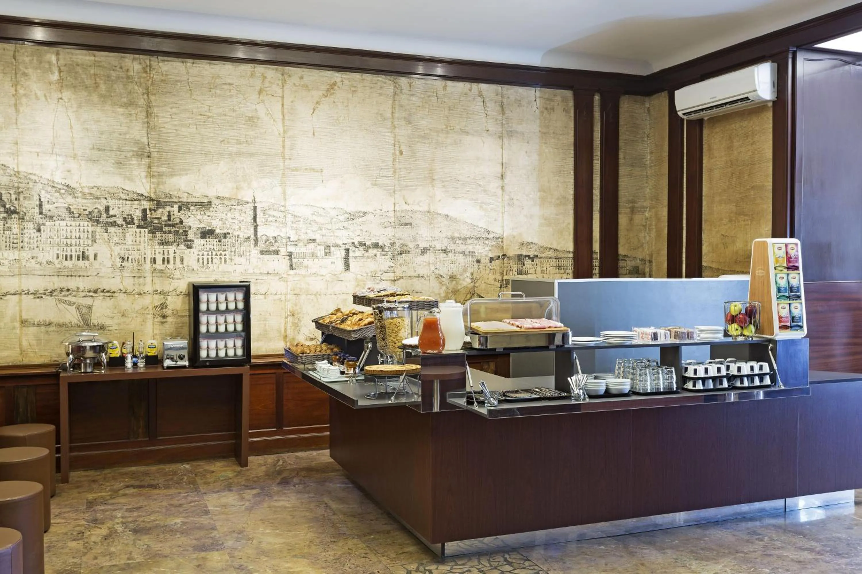 Photo of the whole room in B&B Hotel Napoli