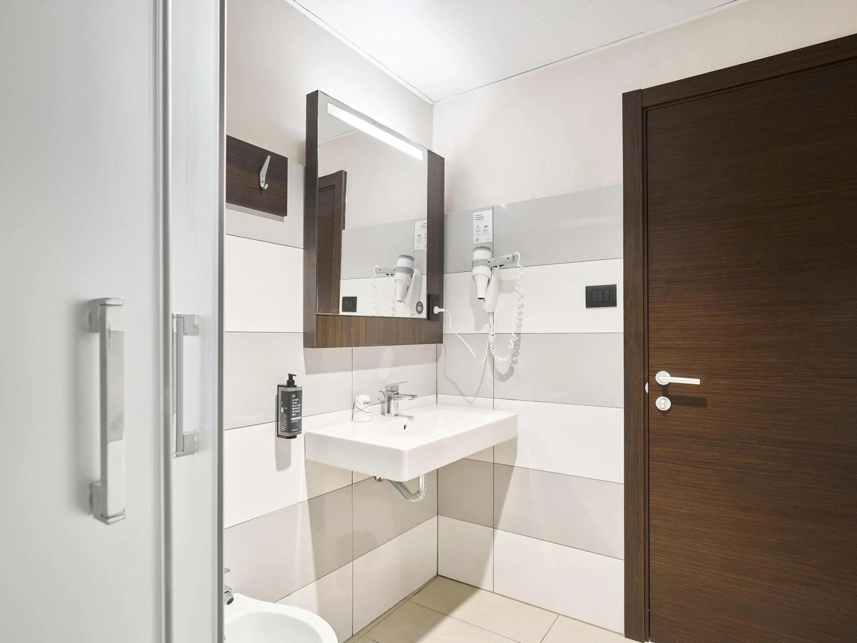 Photo of the whole room in B&B Hotel Napoli