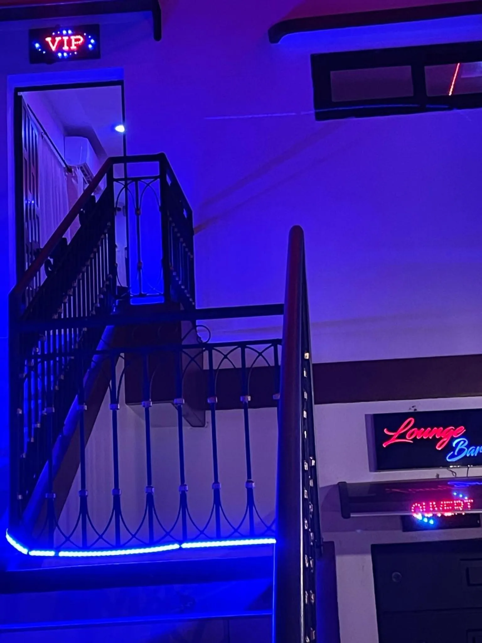 Night in HOTEL LES ARCADES