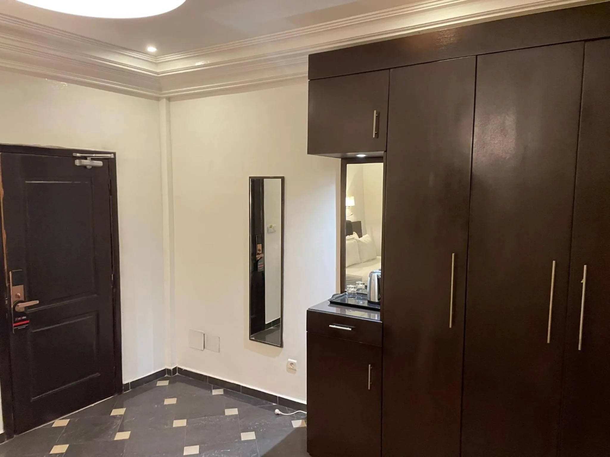 wardrobe in HOTEL LES ARCADES