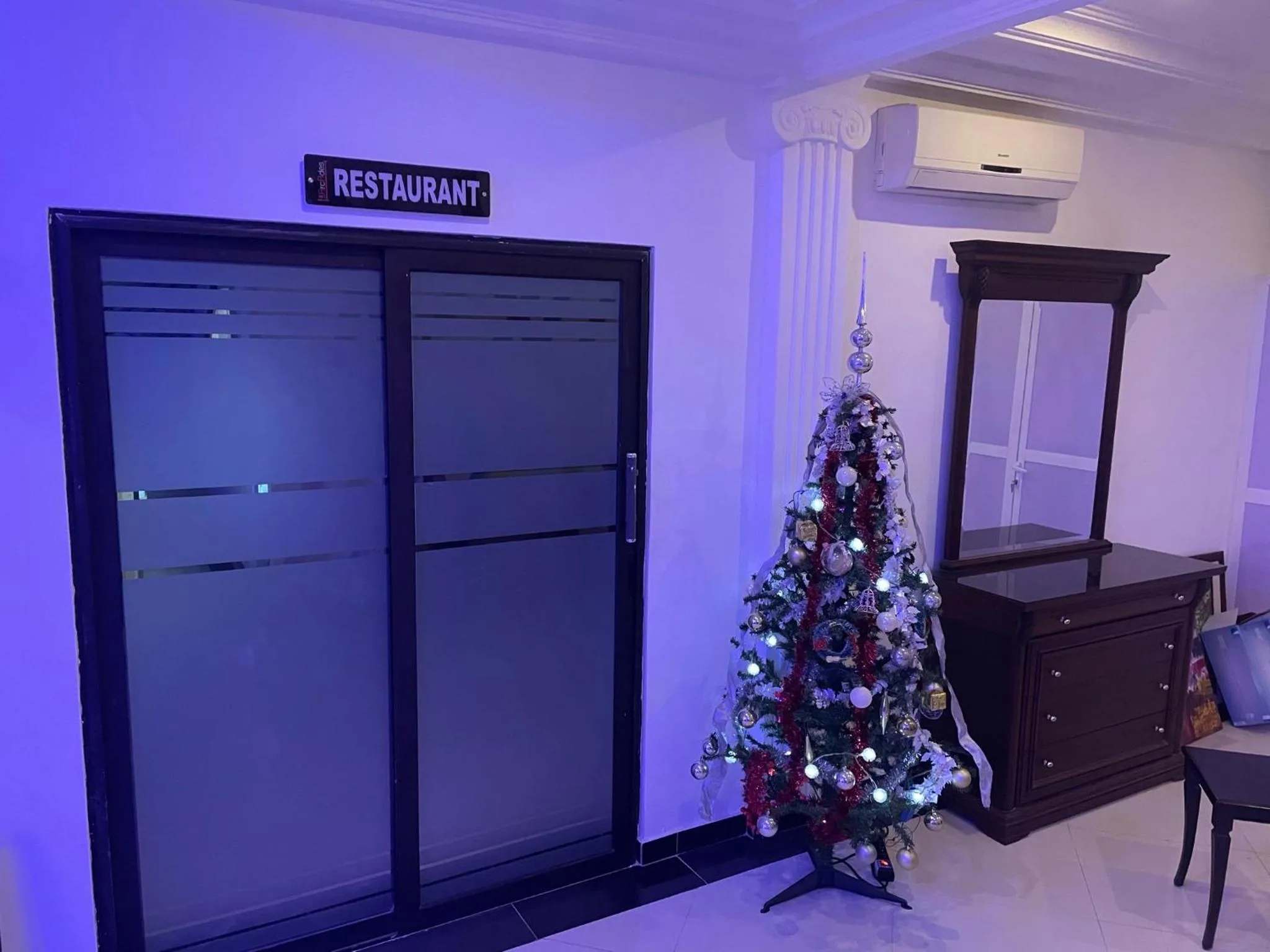 Restaurant/places to eat in HOTEL LES ARCADES