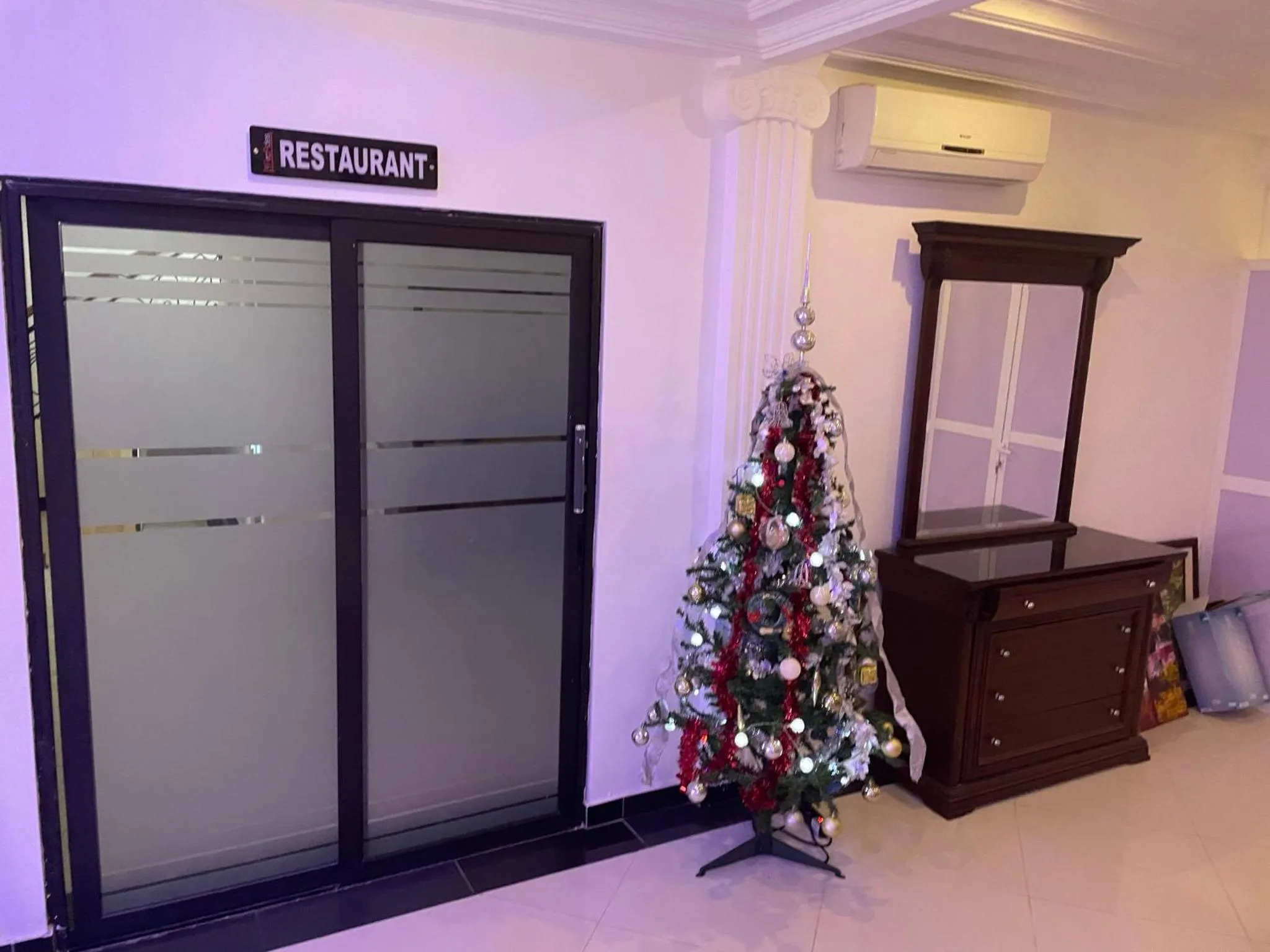 Restaurant/places to eat in HOTEL LES ARCADES