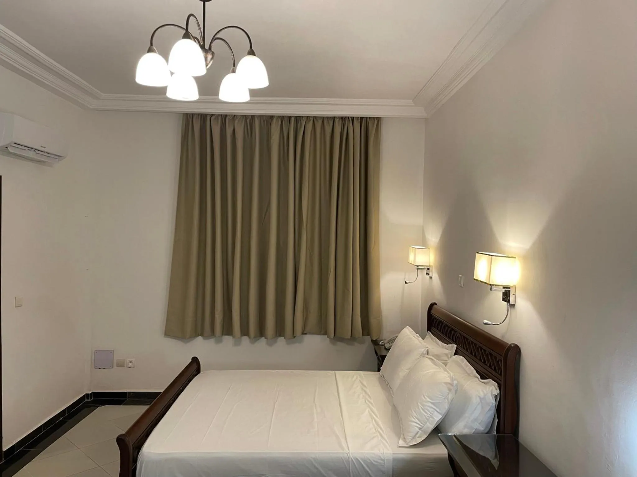 Bed in HOTEL LES ARCADES