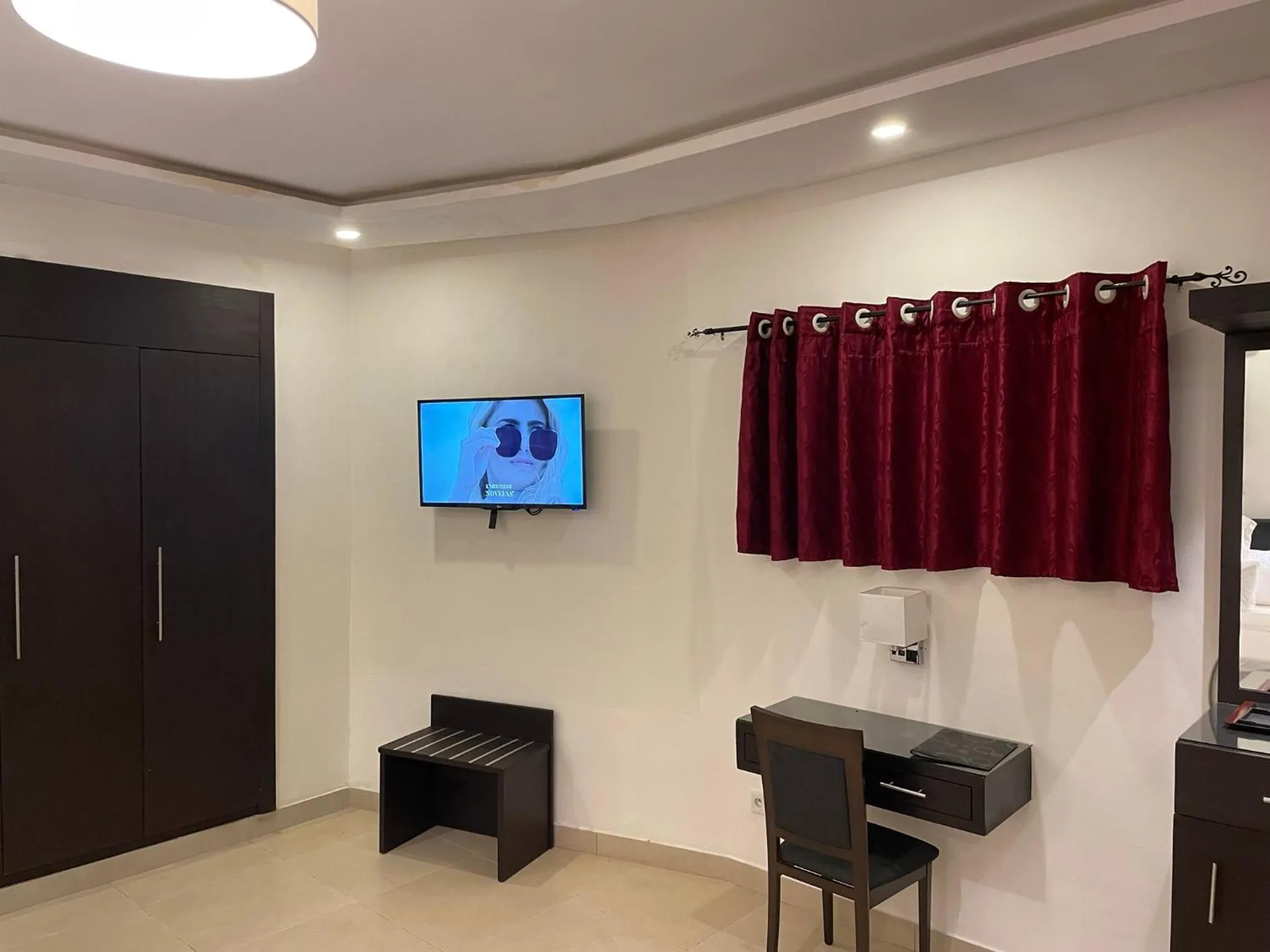 TV and multimedia in HOTEL LES ARCADES