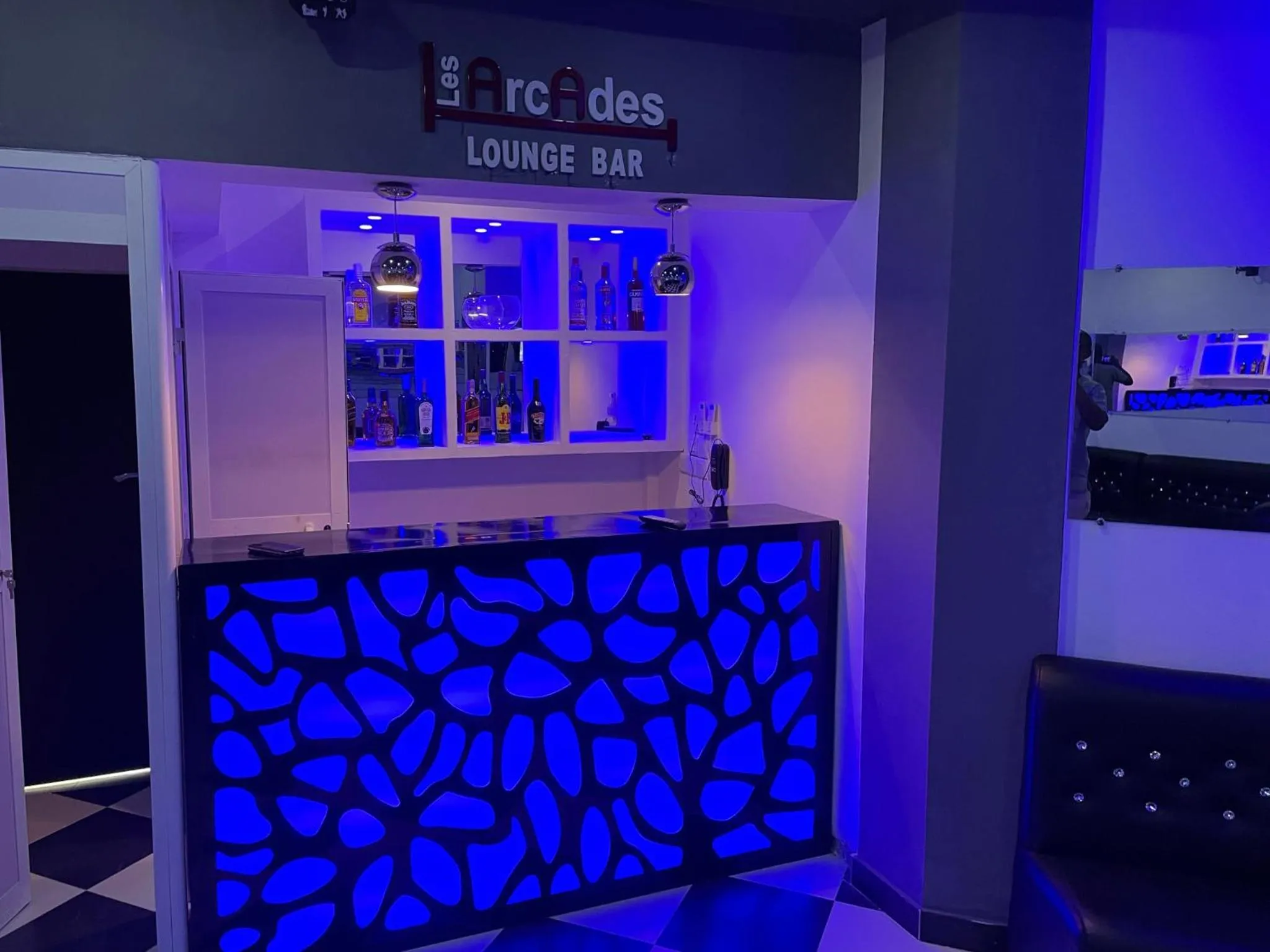 Nightclub / DJ in HOTEL LES ARCADES