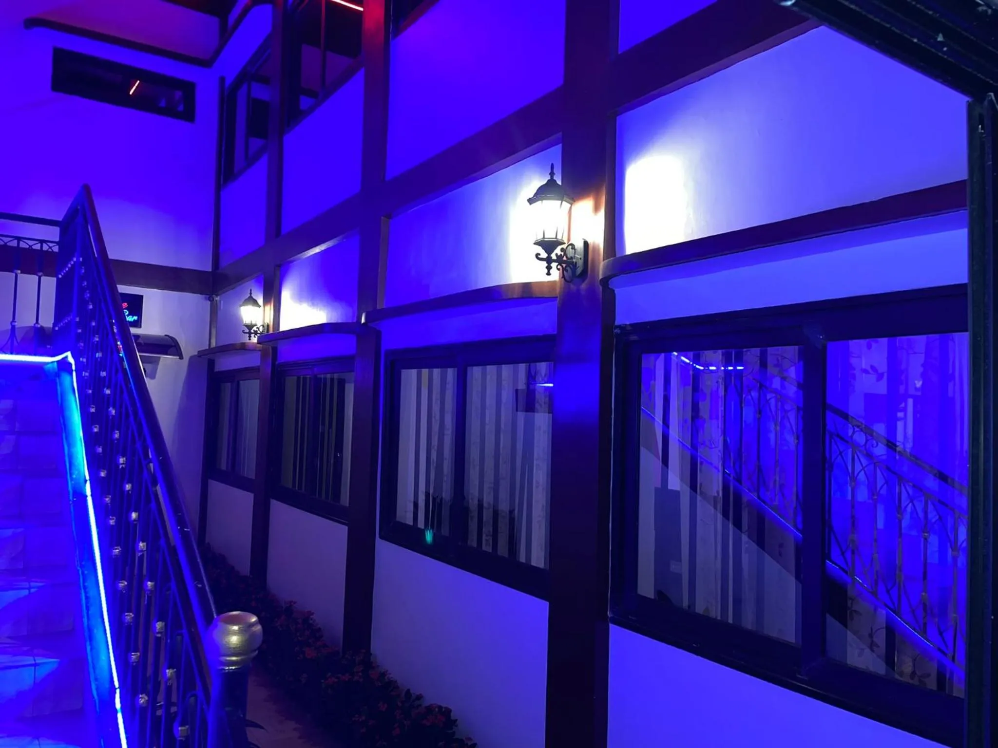 Night in HOTEL LES ARCADES