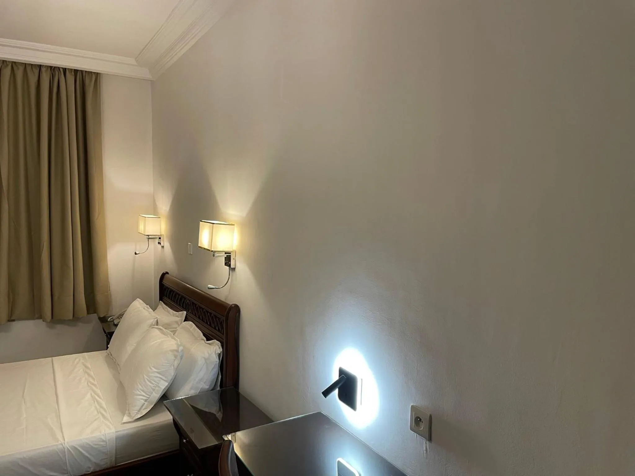 Bedroom, Bed in HOTEL LES ARCADES