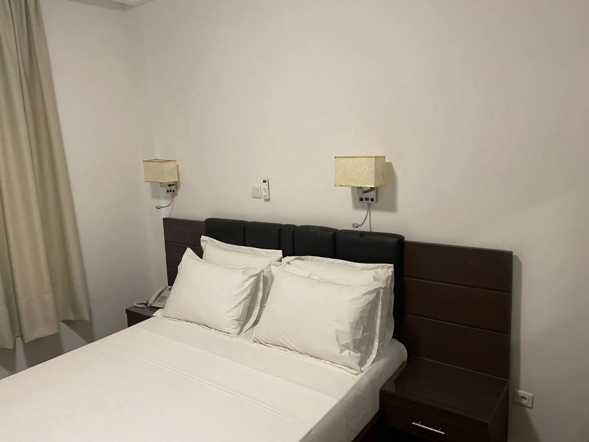 Bed in HOTEL LES ARCADES