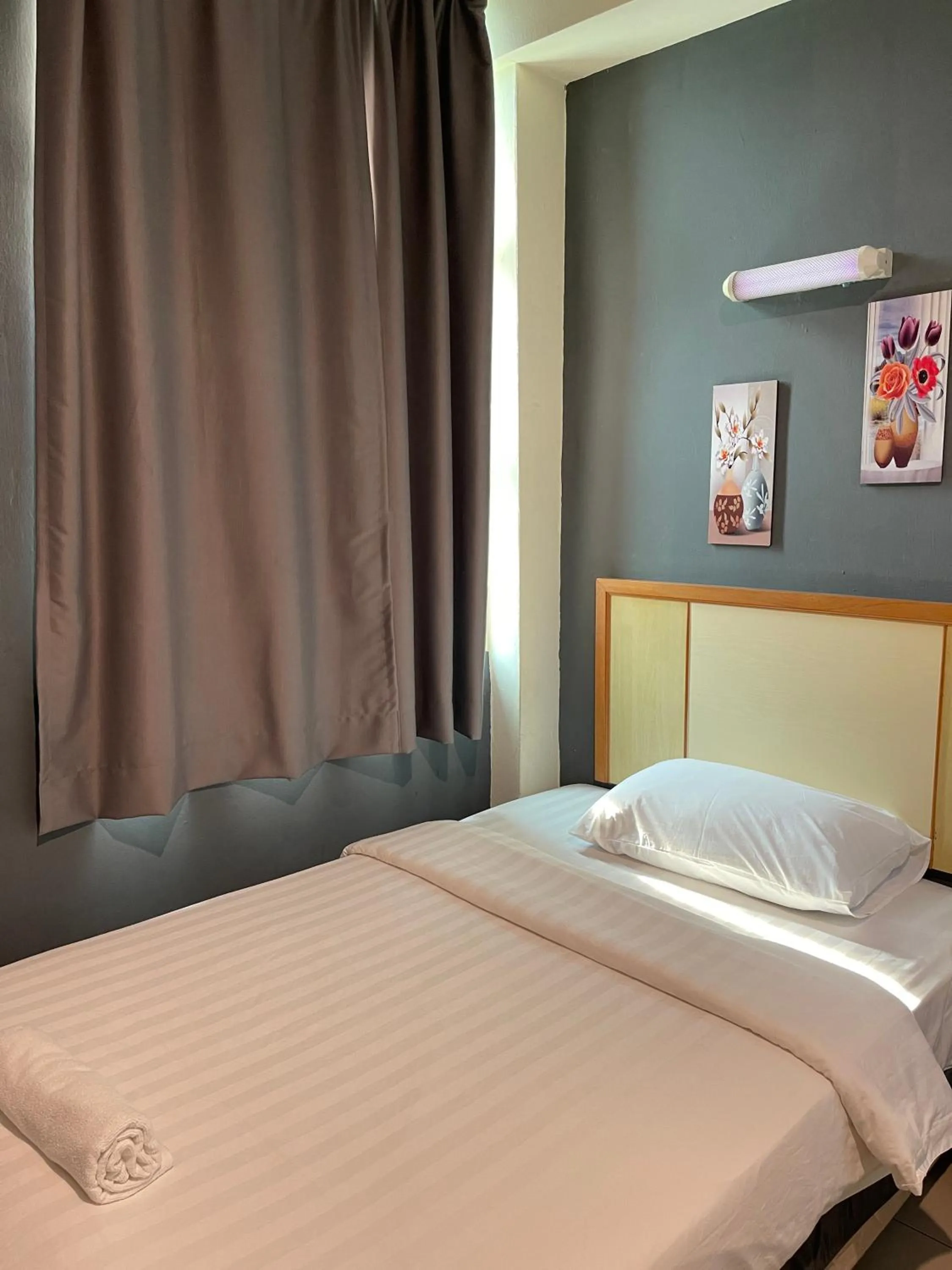 Bed in Fresh Hotel Falim