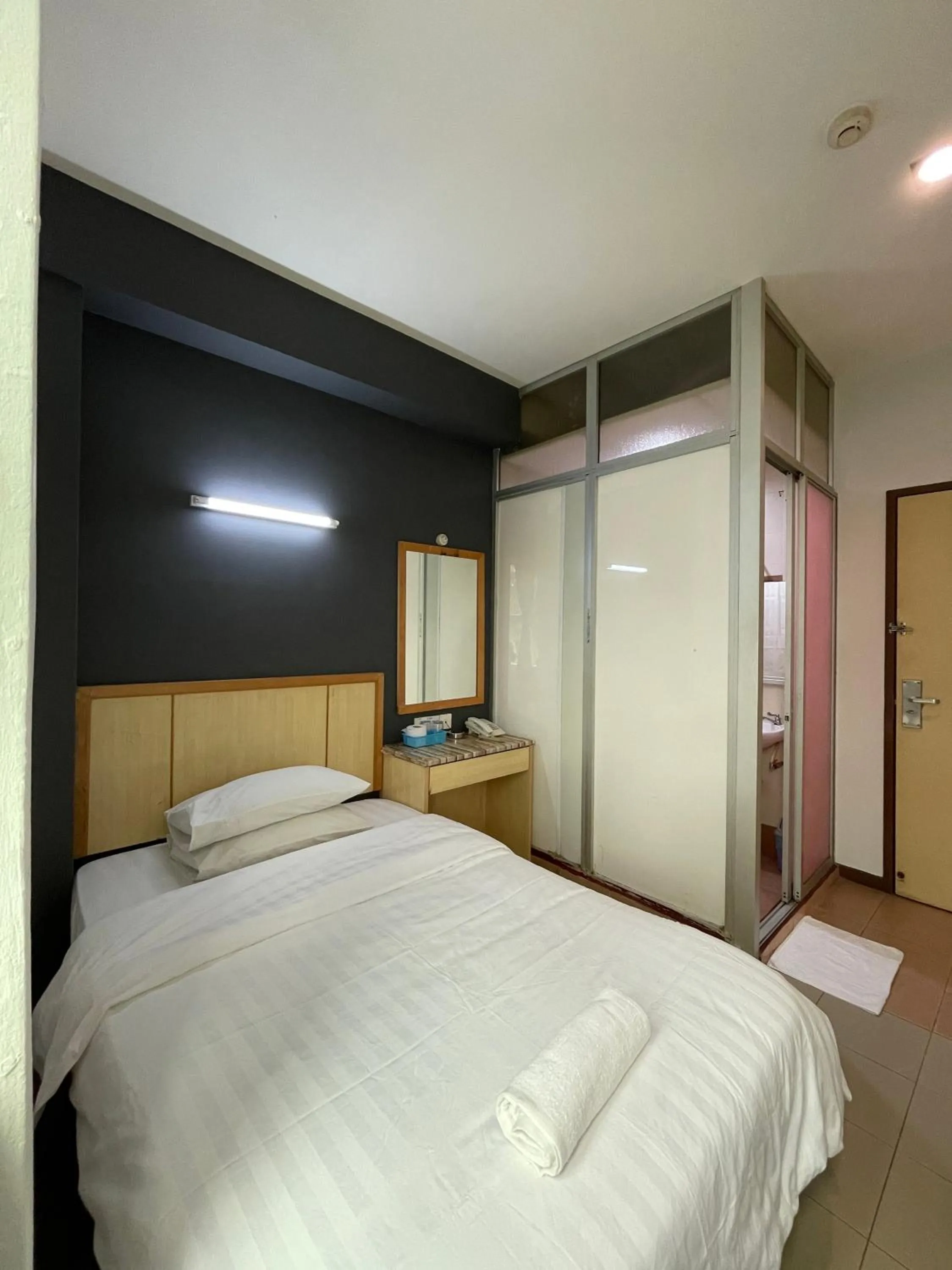 Photo of the whole room, Bed in Fresh Hotel Falim