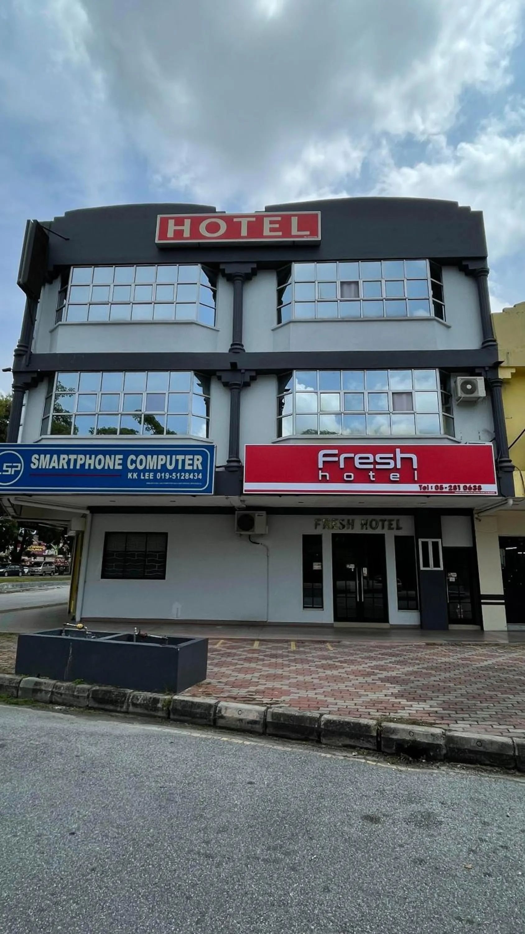 Property building in Fresh Hotel Falim