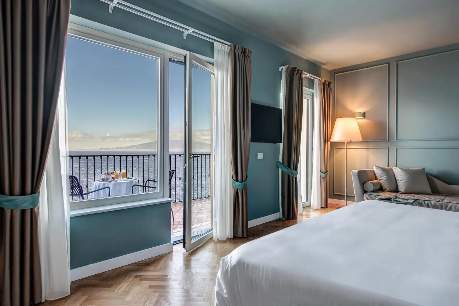 Bedroom, Bed in Imperial Hotel Tramontano