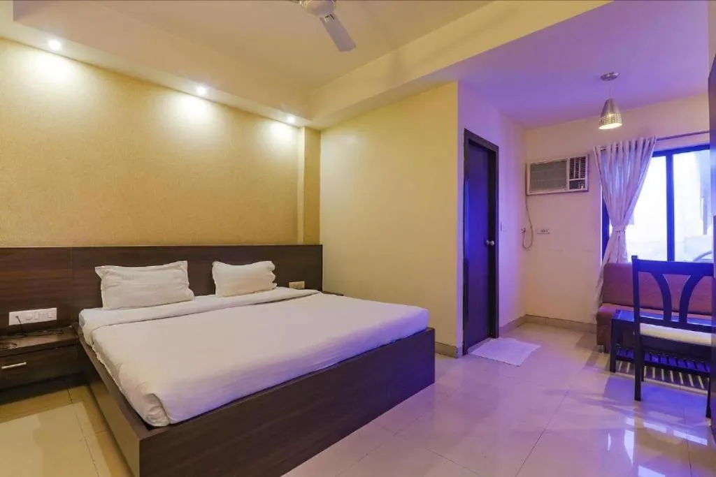 Bed in SHELTER HOTEL