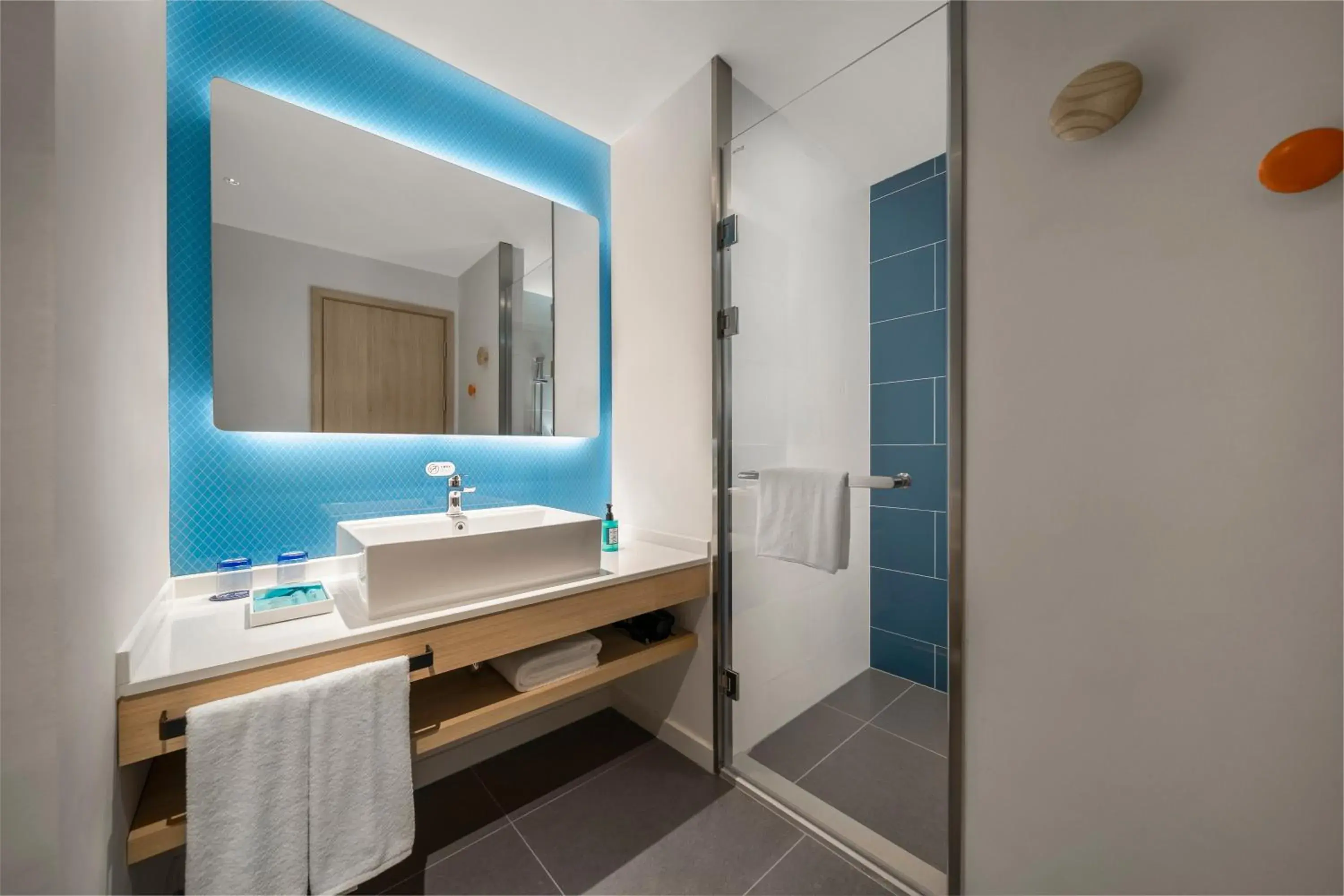 Bathroom in Holiday Inn Express Nanchang Riverside by IHG Bathroom in Holiday Inn Express Nanchang Riverside by IHG