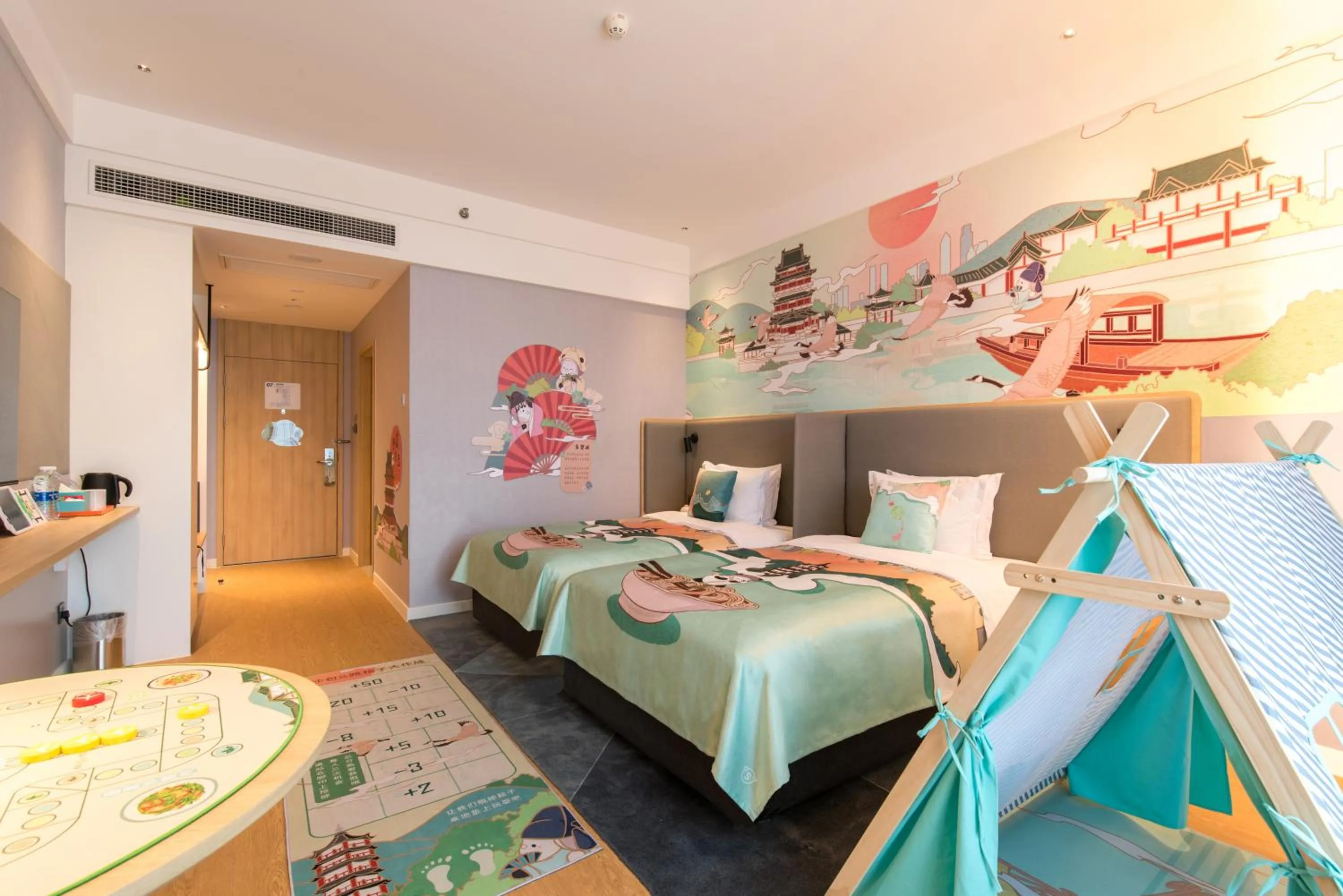 Photo of the whole room, Bed in Holiday Inn Express Nanchang Riverside by IHG