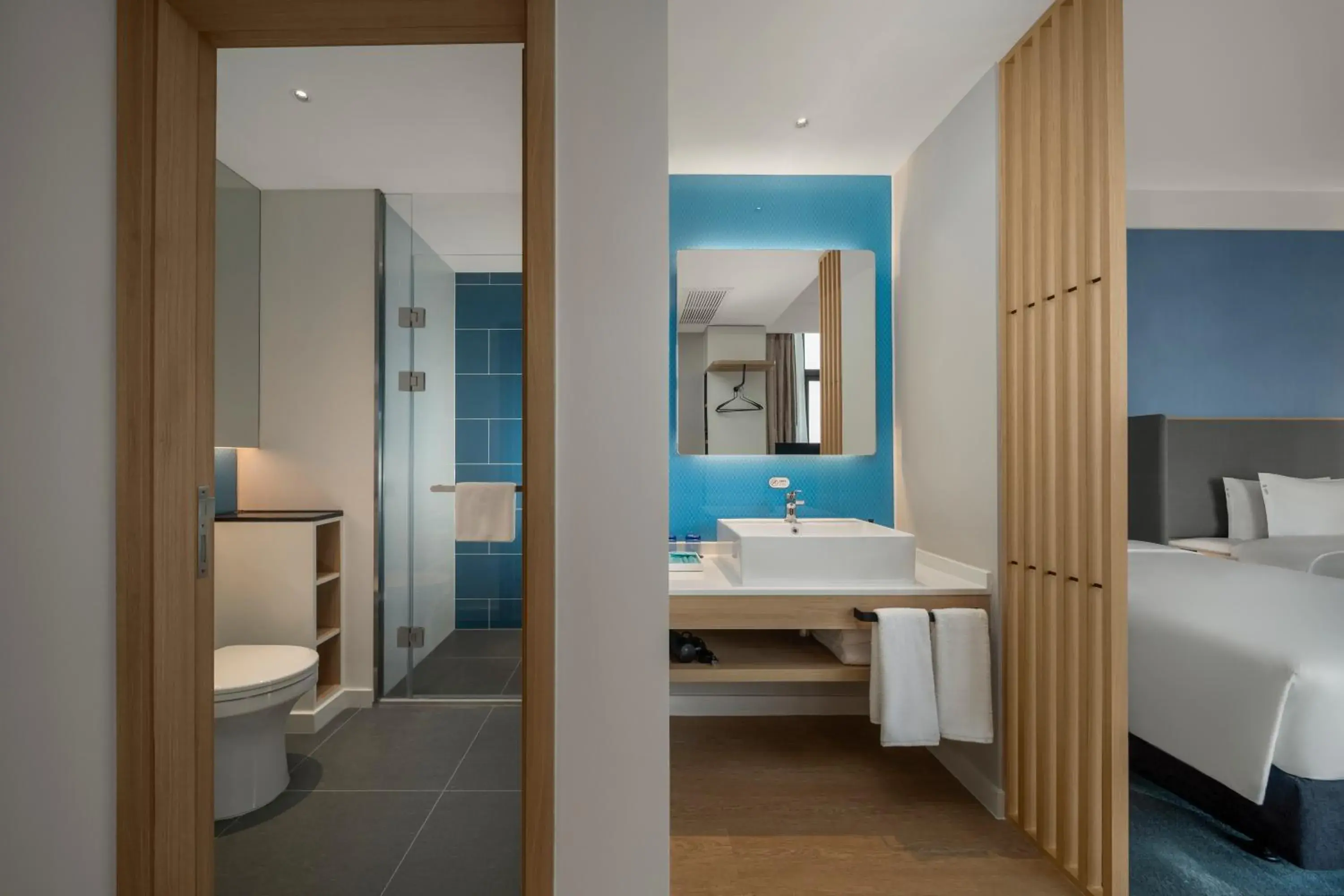 Photo of the whole room, Bed in Holiday Inn Express Nanchang Riverside by IHG Photo of the whole room, Bed in Holiday Inn Express Nanchang Riverside by IHG