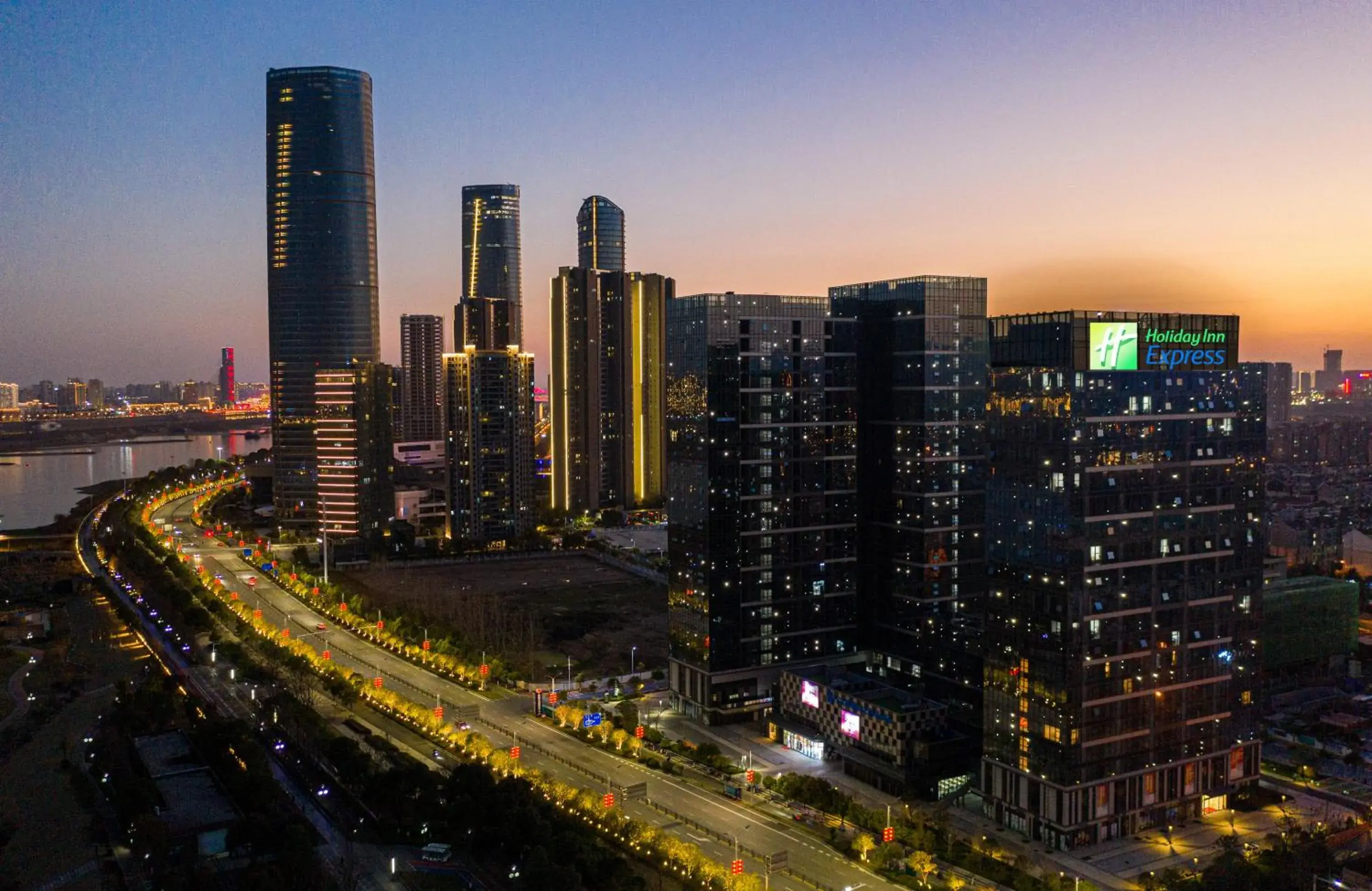 Property building in Holiday Inn Express Nanchang Riverside by IHG Property building in Holiday Inn Express Nanchang Riverside by IHG