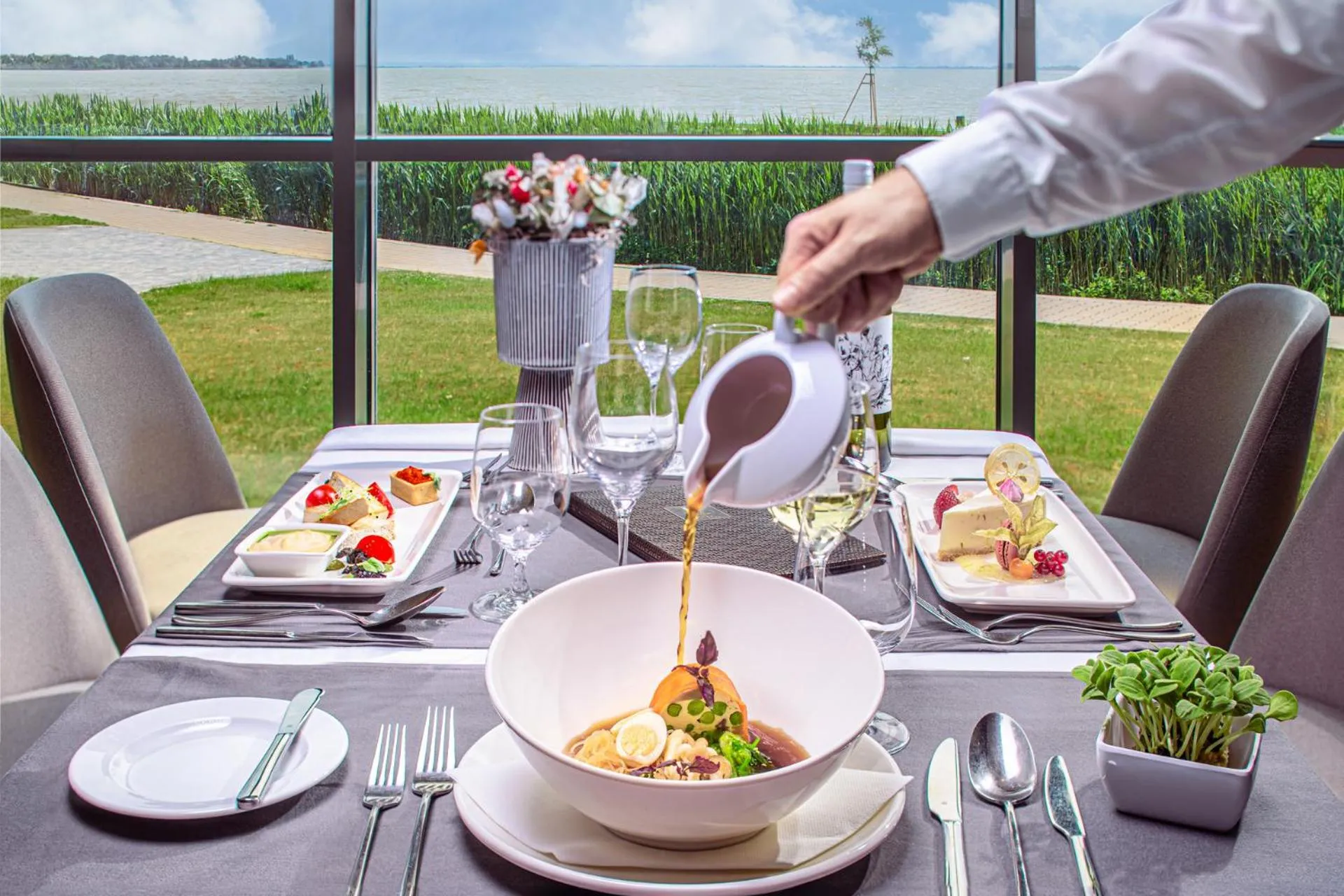 Restaurant/places to eat in Hotel Helikon, Keszthely