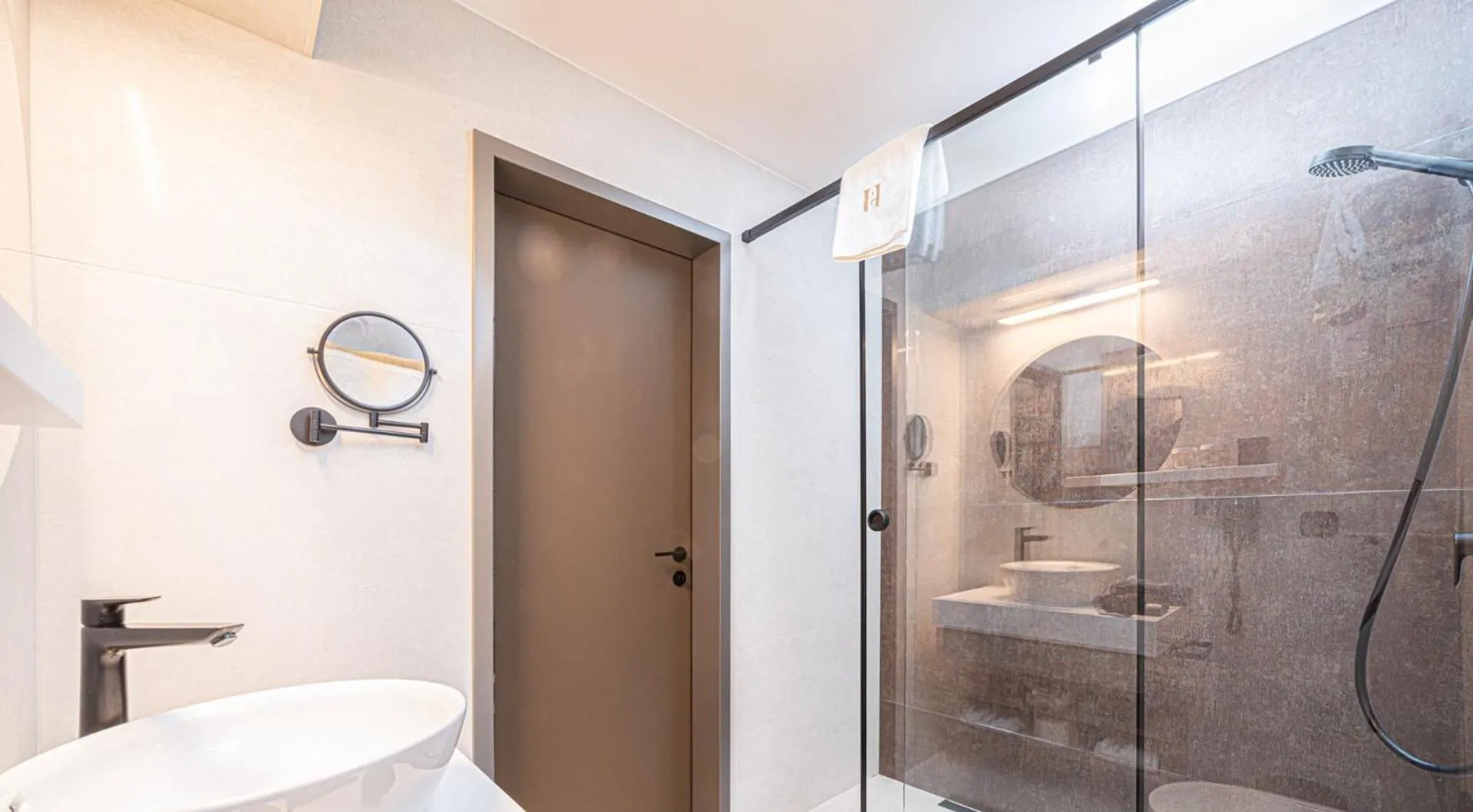 Shower in Hotel Helikon, Keszthely