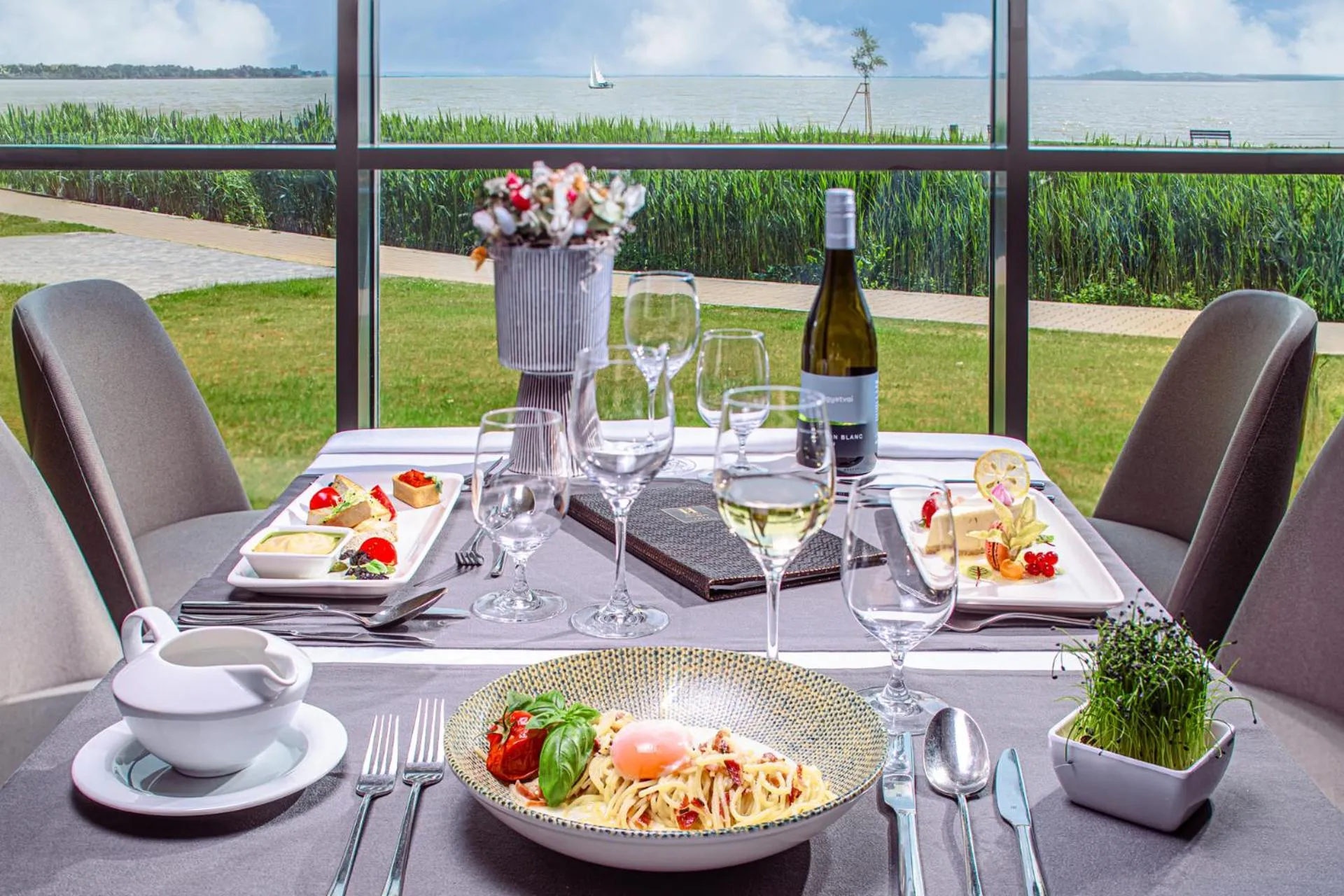 Restaurant/places to eat in Hotel Helikon, Keszthely