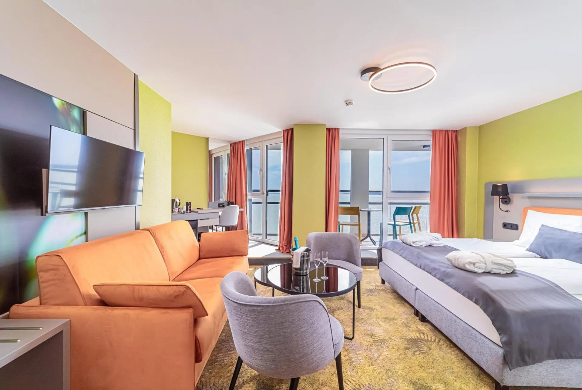 TV and multimedia, Bed in Hotel Helikon, Keszthely